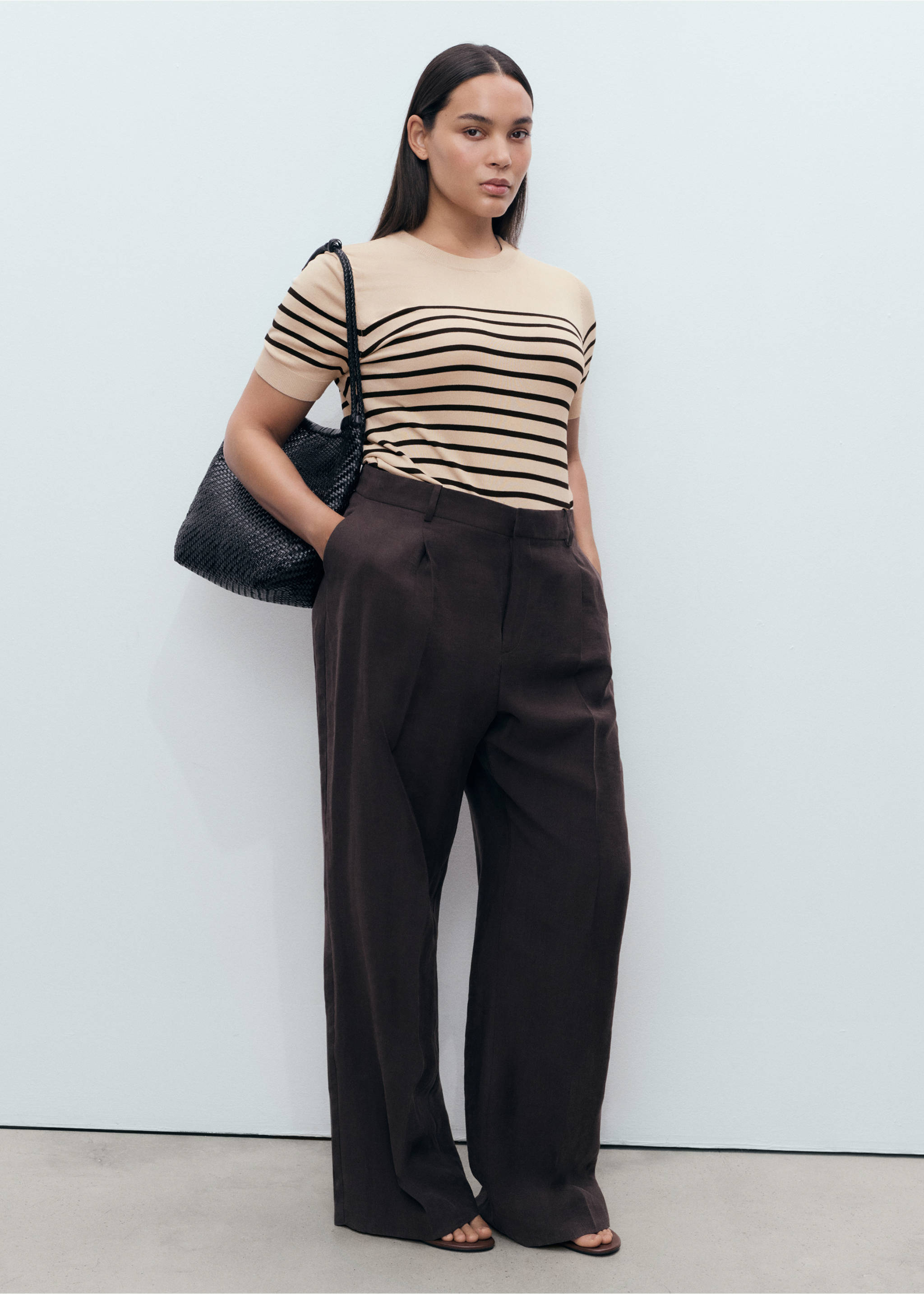 Short-sleeved fine-knit sweater - Details of the article 3, Medium Brown. Ref: 17091198-00.