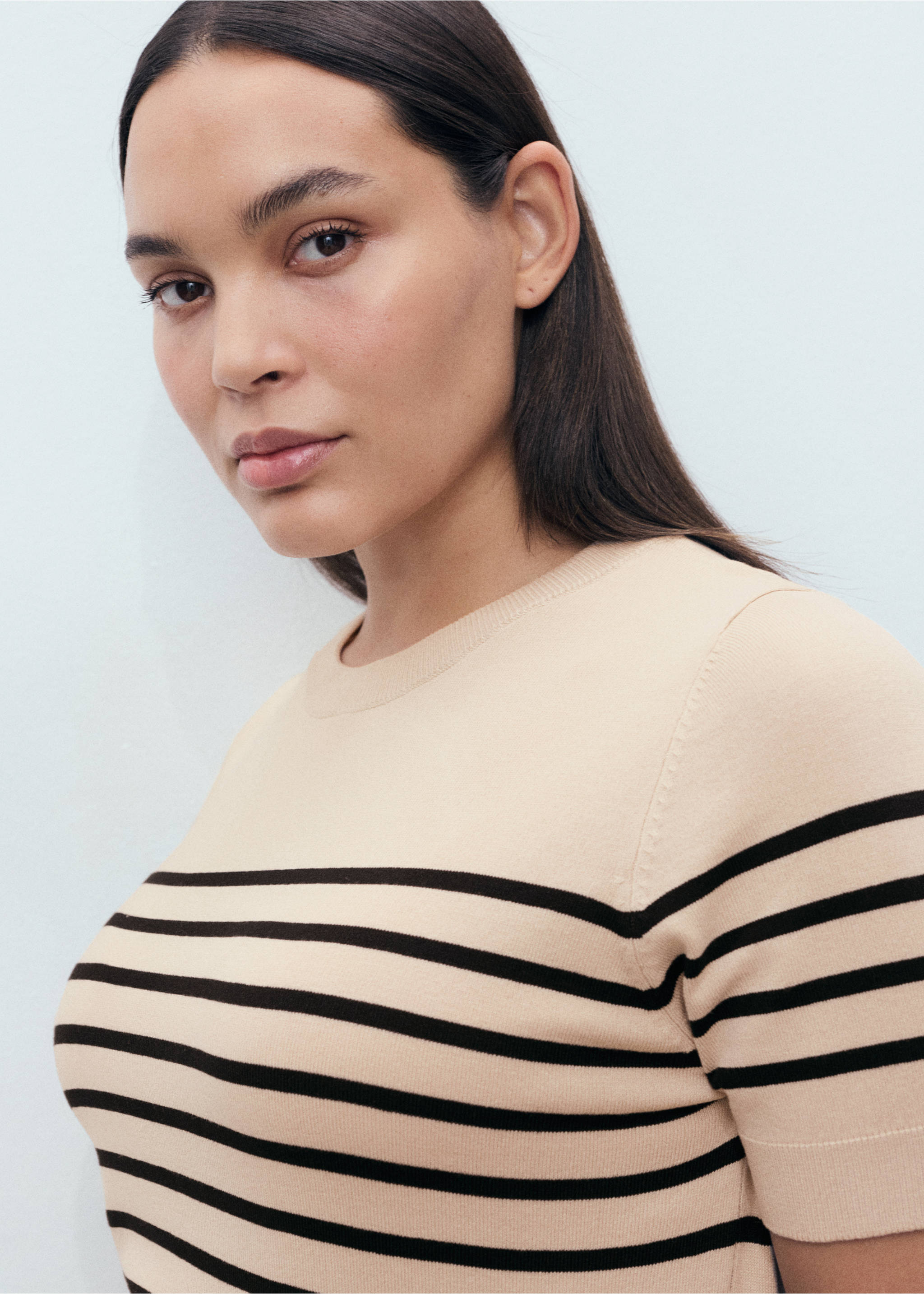 Short-sleeved fine-knit sweater - Details of the article 4, Medium Brown. Ref: 17091198-00.