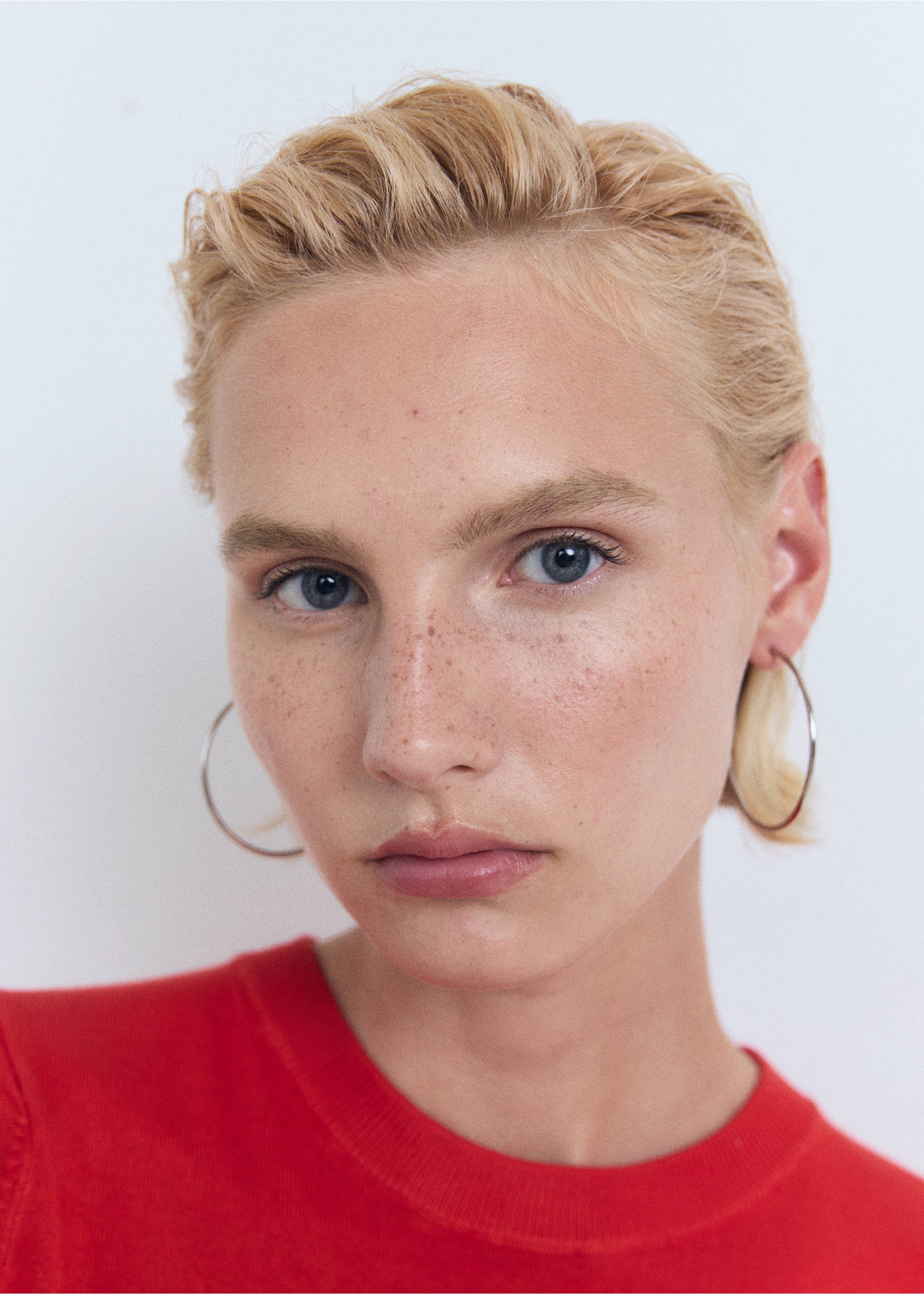 Short-sleeved fine-knit sweater - Details of the article 1, Red. Ref: 17091198-00.