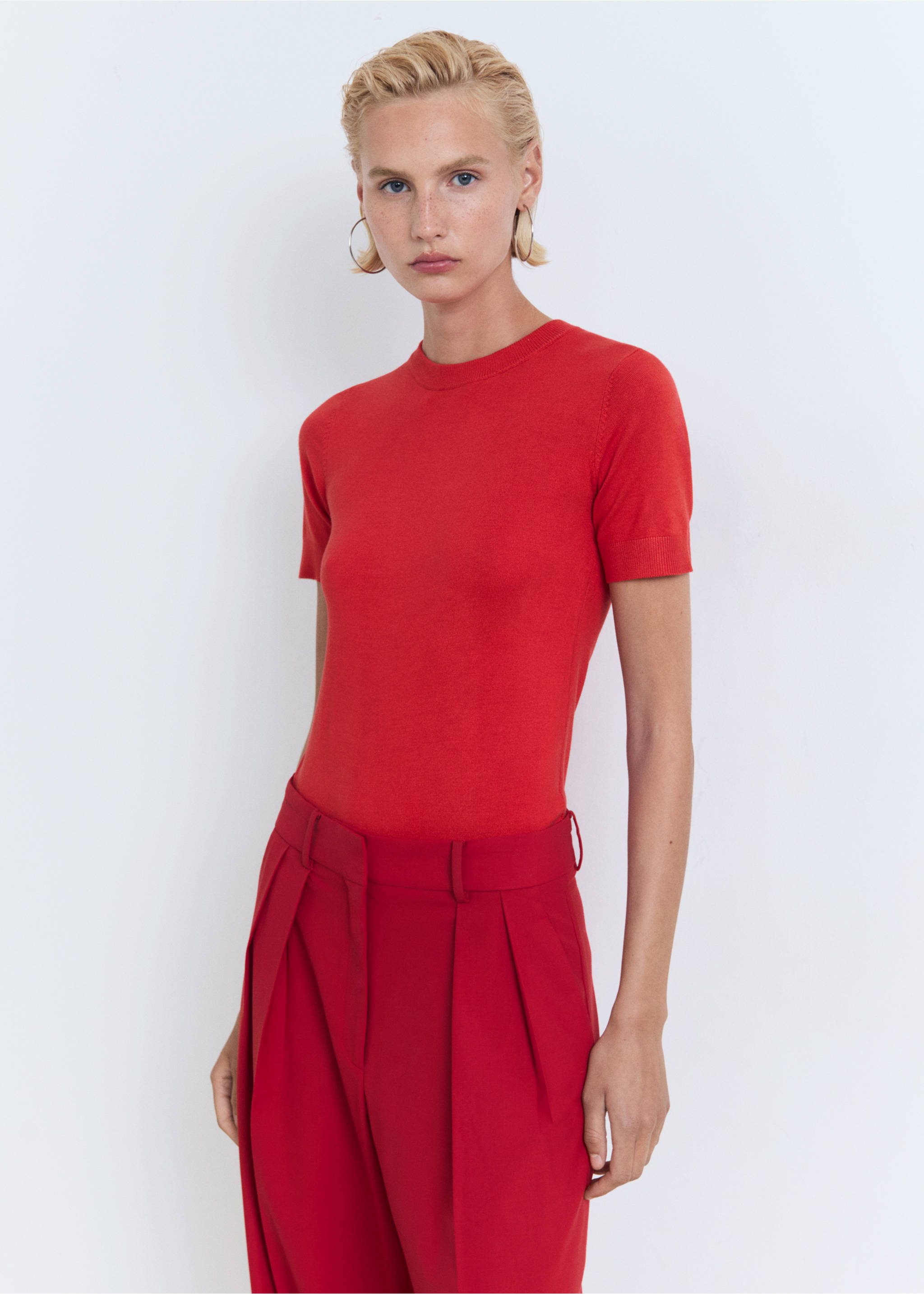 Short-sleeved fine-knit sweater - Details of the article 6, Red. Ref: 17091198-00.