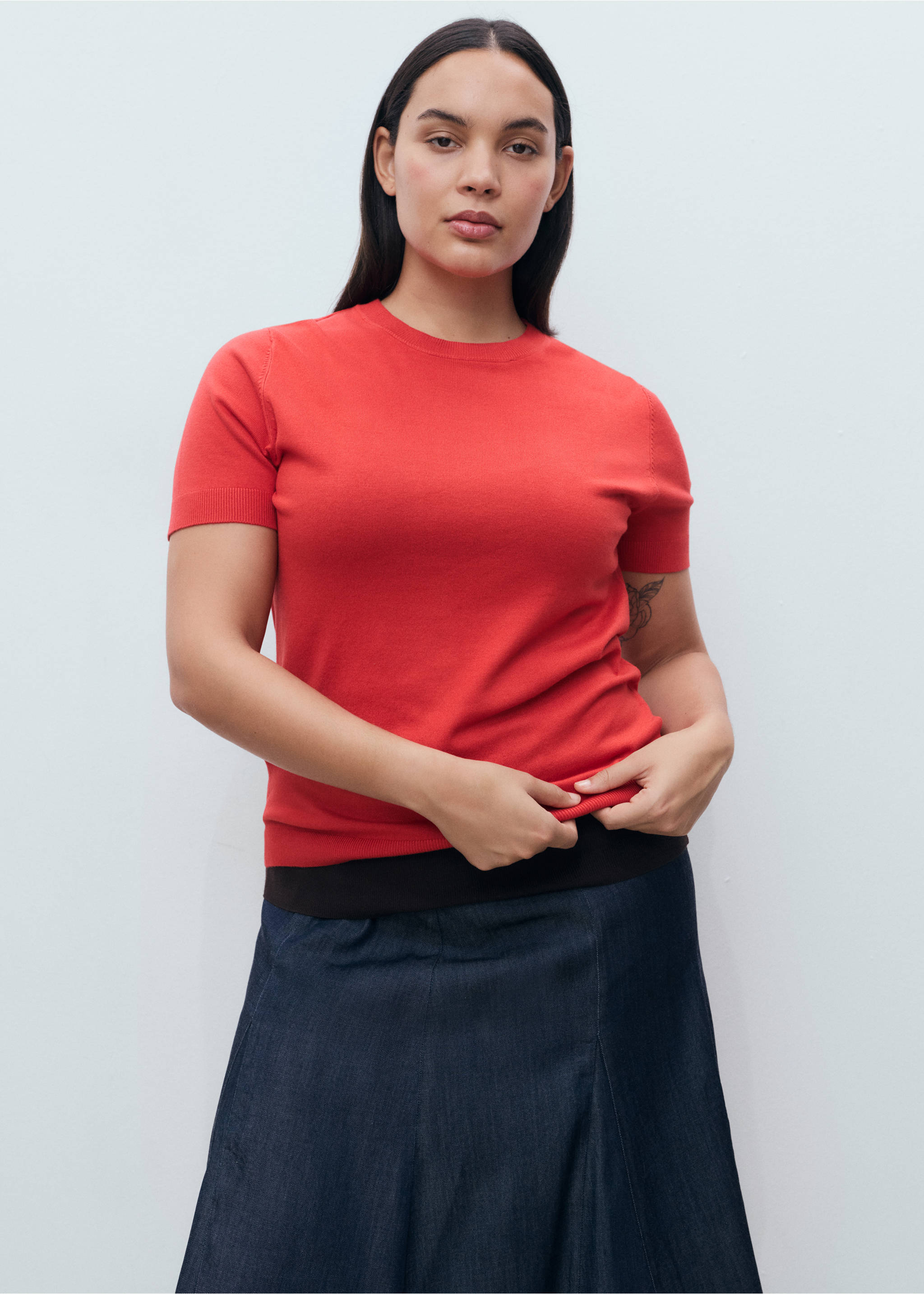 Short-sleeved fine-knit sweater - Details of the article 4, Red. Ref: 17091198-00.