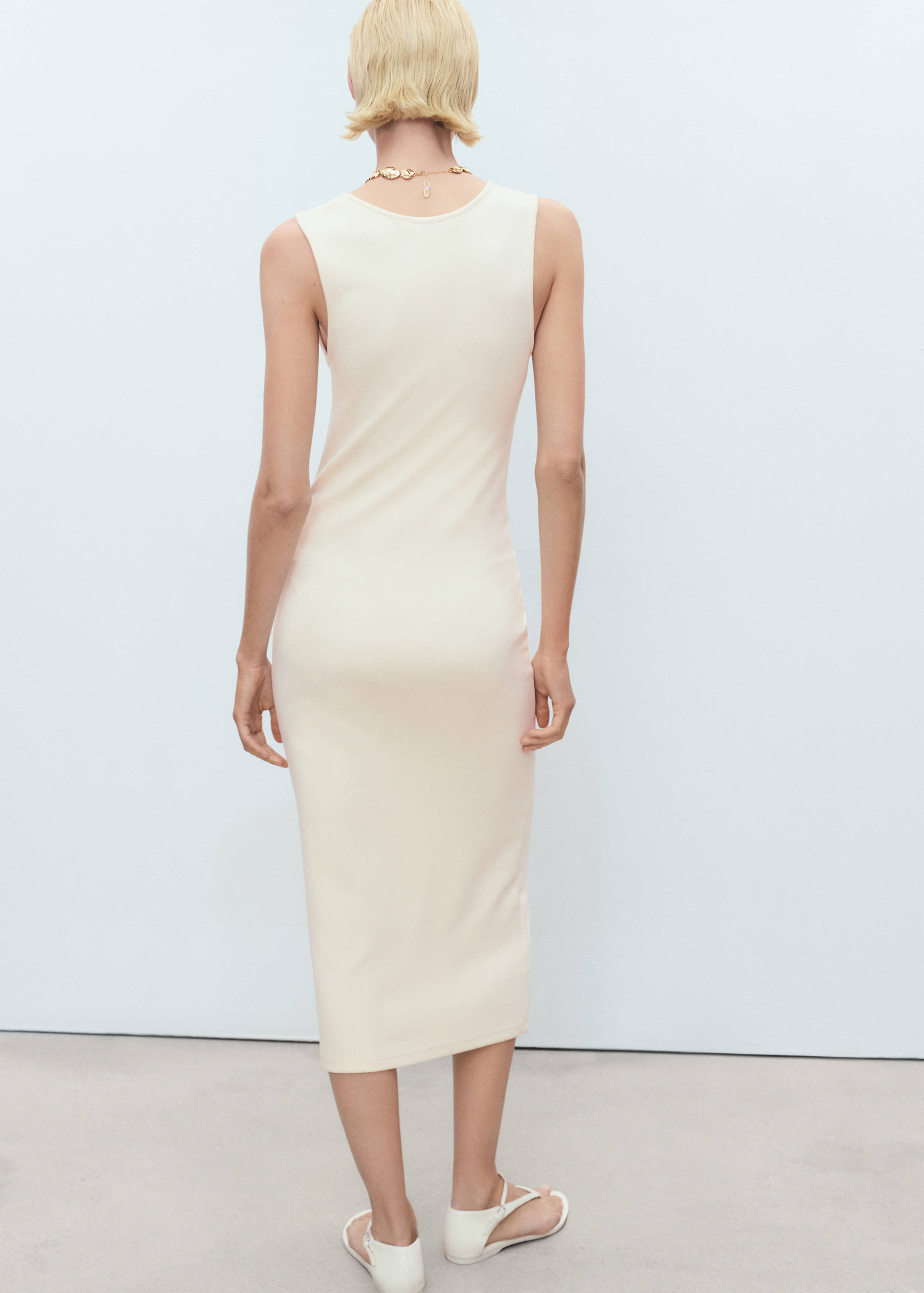 Tailliertes Midikleid - Rückseite des Artikels