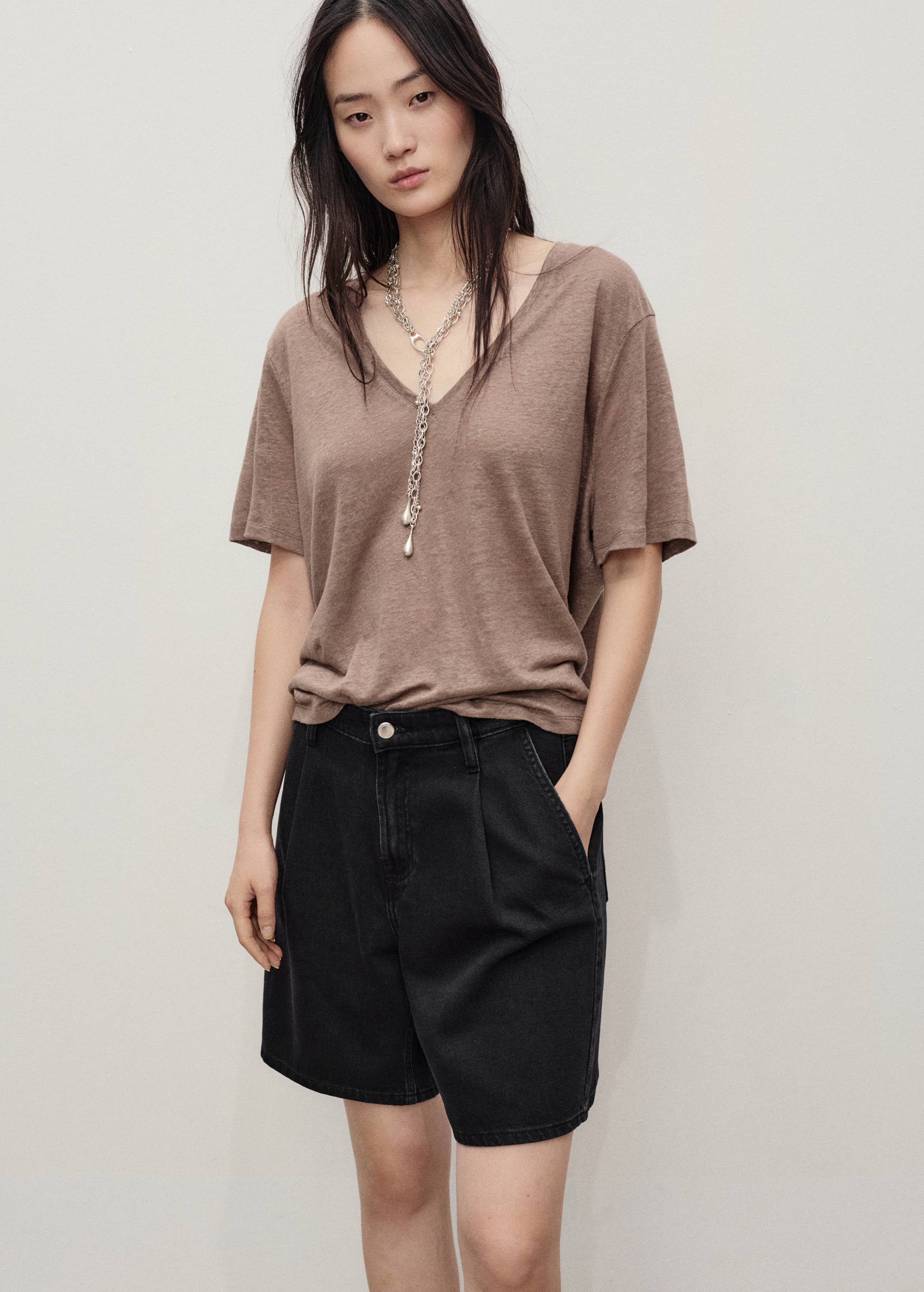 Mid-rise denim bermuda shorts with pleats - Details of the article 1