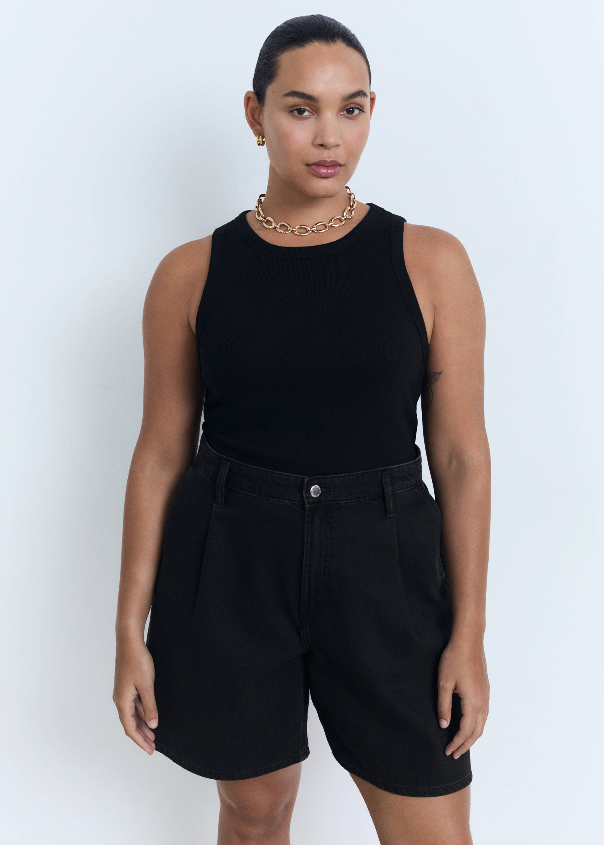 Mid-rise denim bermuda shorts with pleats - Details of the article 5