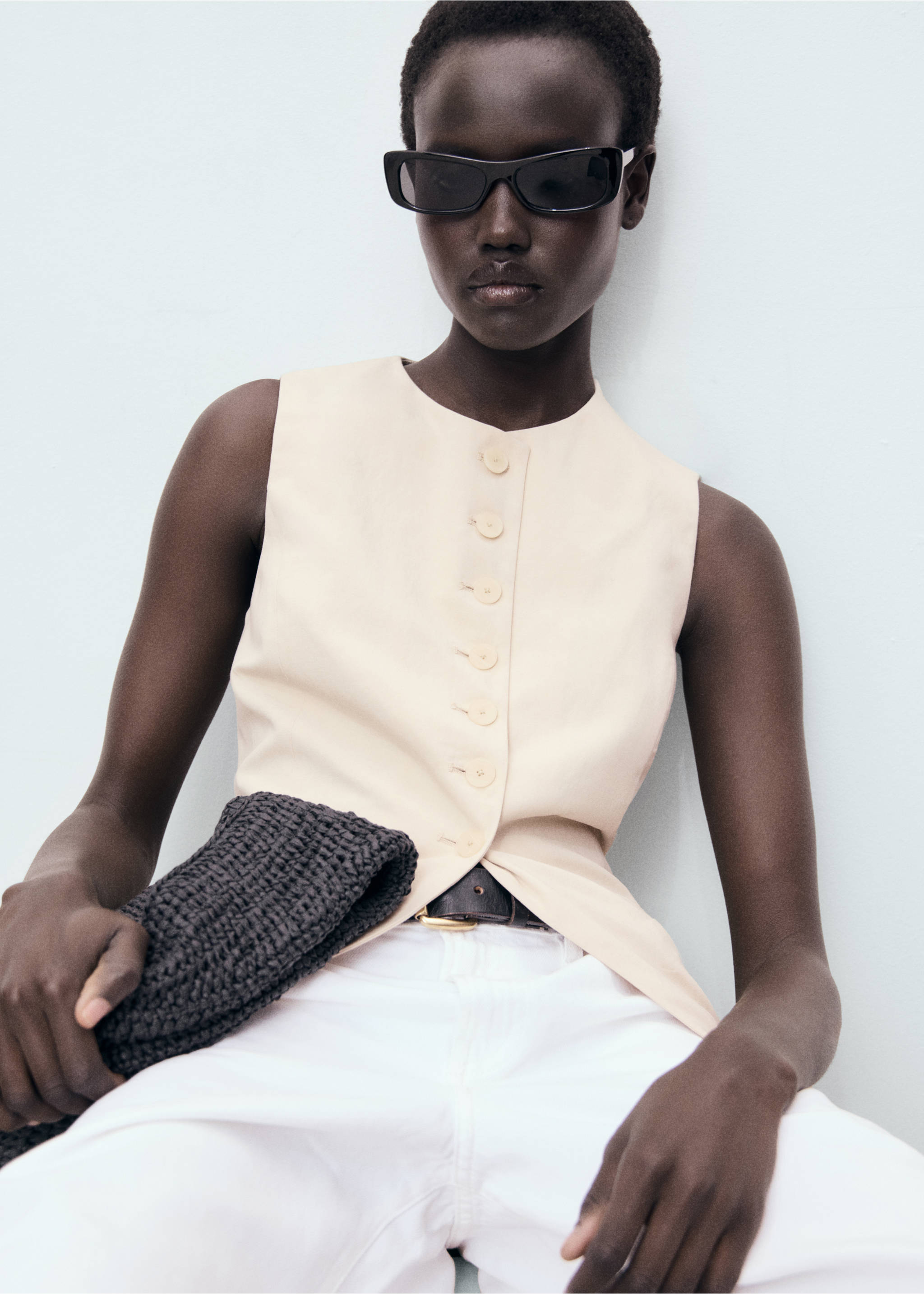 Suit vest with buttons - Details of the article 2, Beige. Ref: 17091205-00.