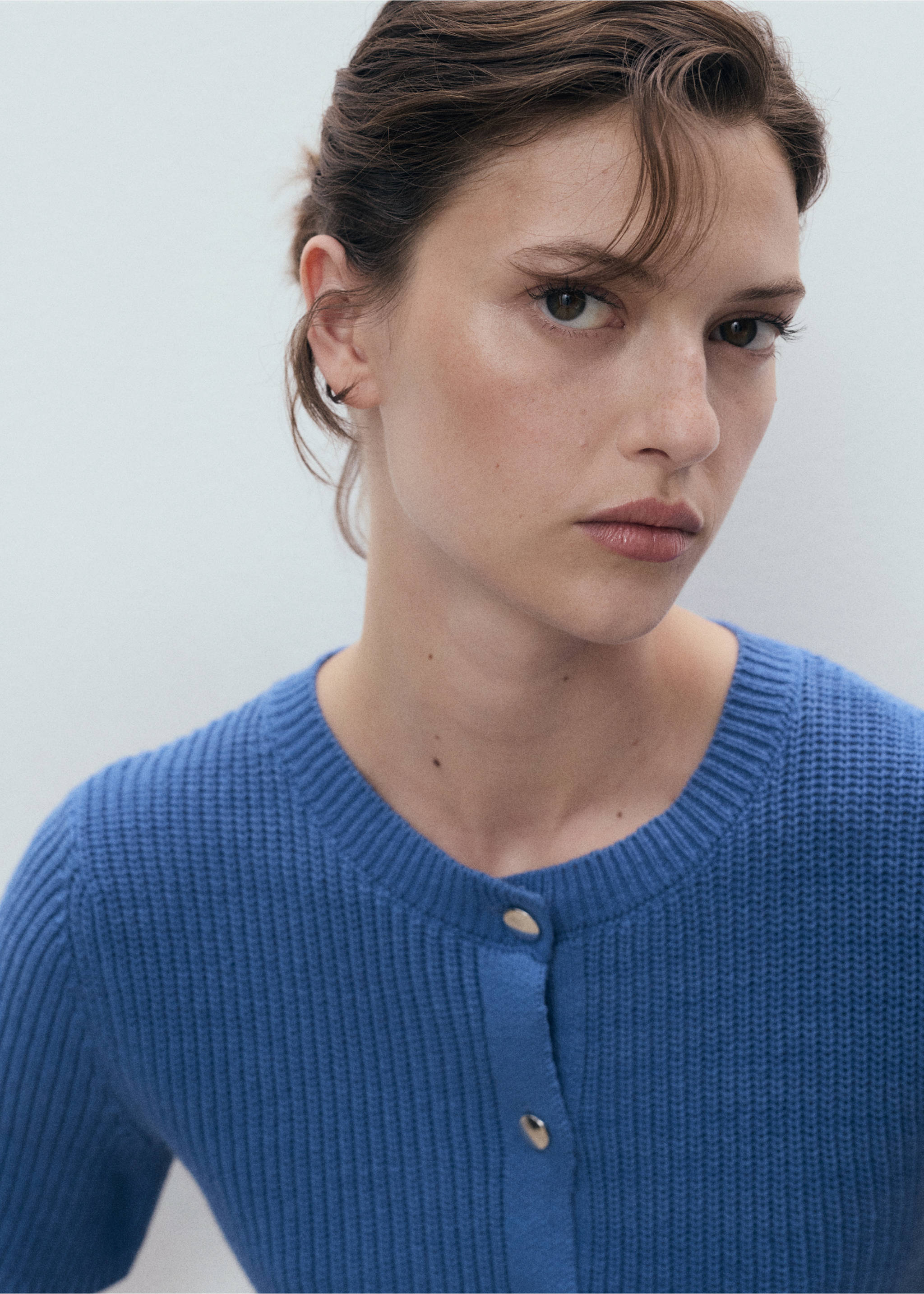 Short-sleeved knitted cardigan - Details of the article 1, Vibrant blue. Ref: 17091206-00.