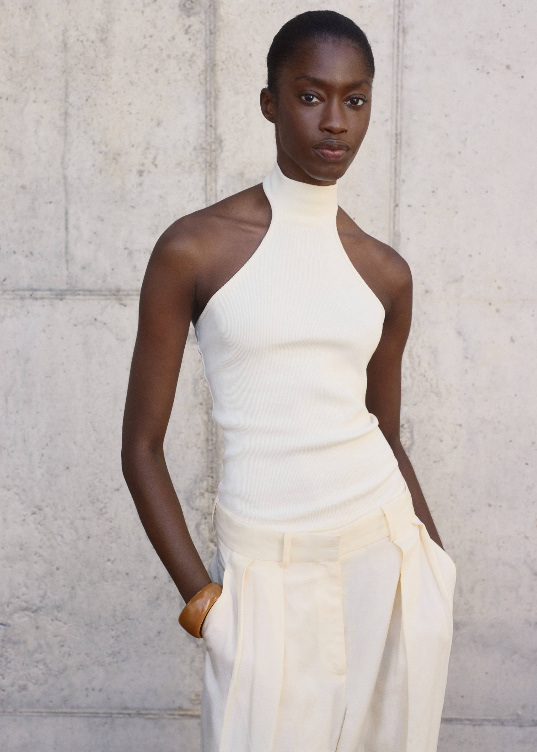 Knit halter top - Medium plane, Ecru. Ref: 17091211-00.