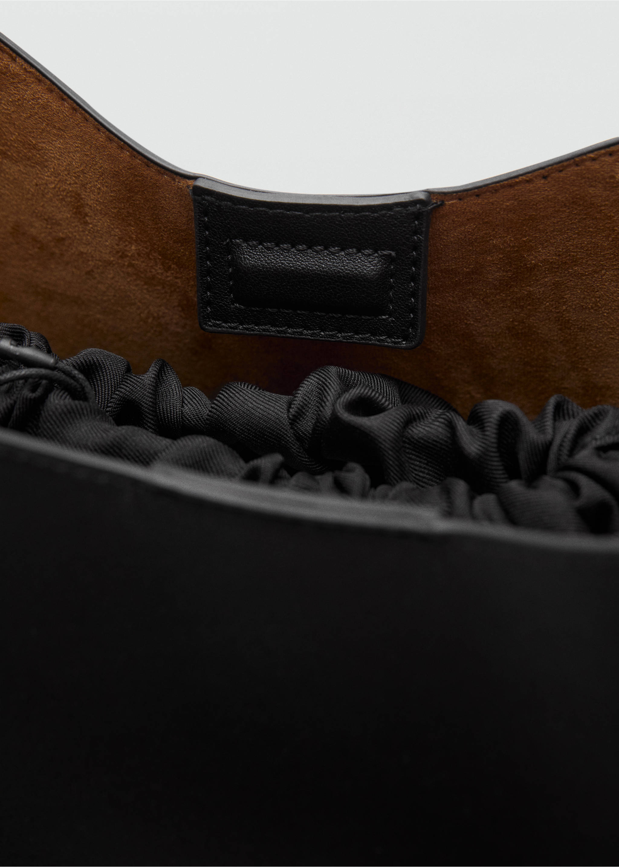 Shopper-Bag mit Schnallendetail - Detail des Artikels 2, Schwarz. Ref: 17091216-00.