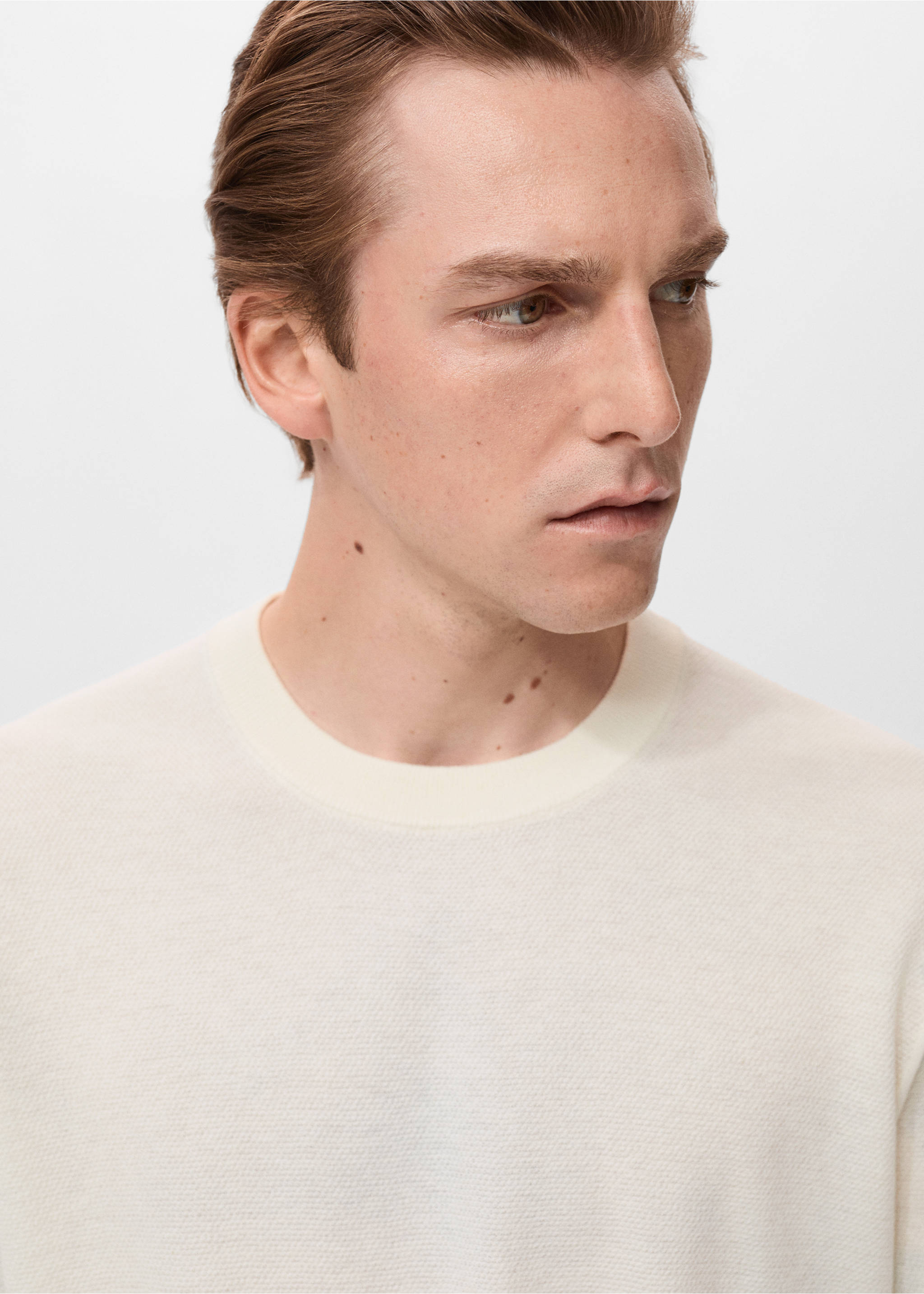 Fine-knit sweater - Details of the article 1, Ivory White. Ref: 17091244-00.