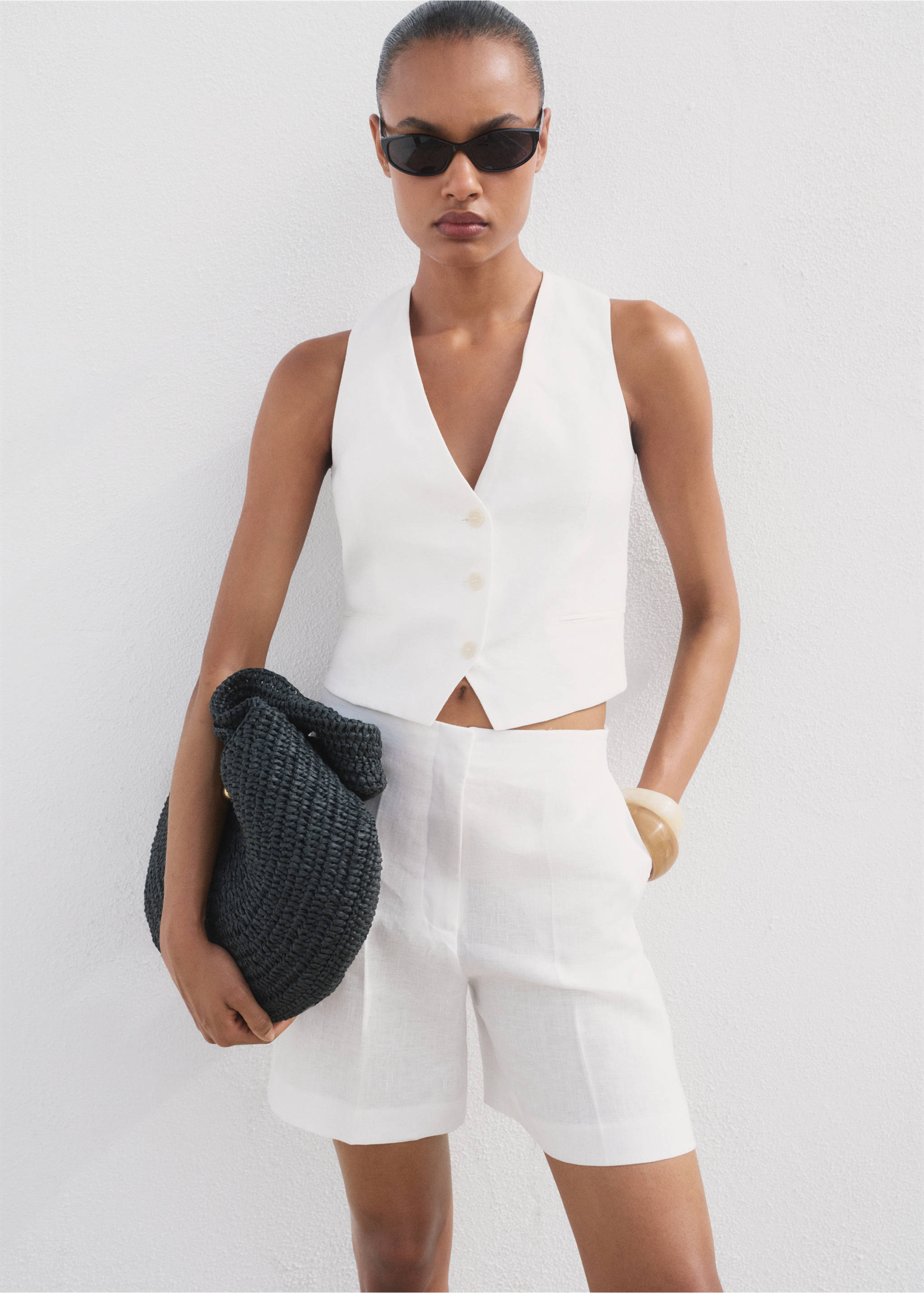 Linen straight-fit mid-rise shorts - Details of the article 1, Off White. Ref: 17091248-00.