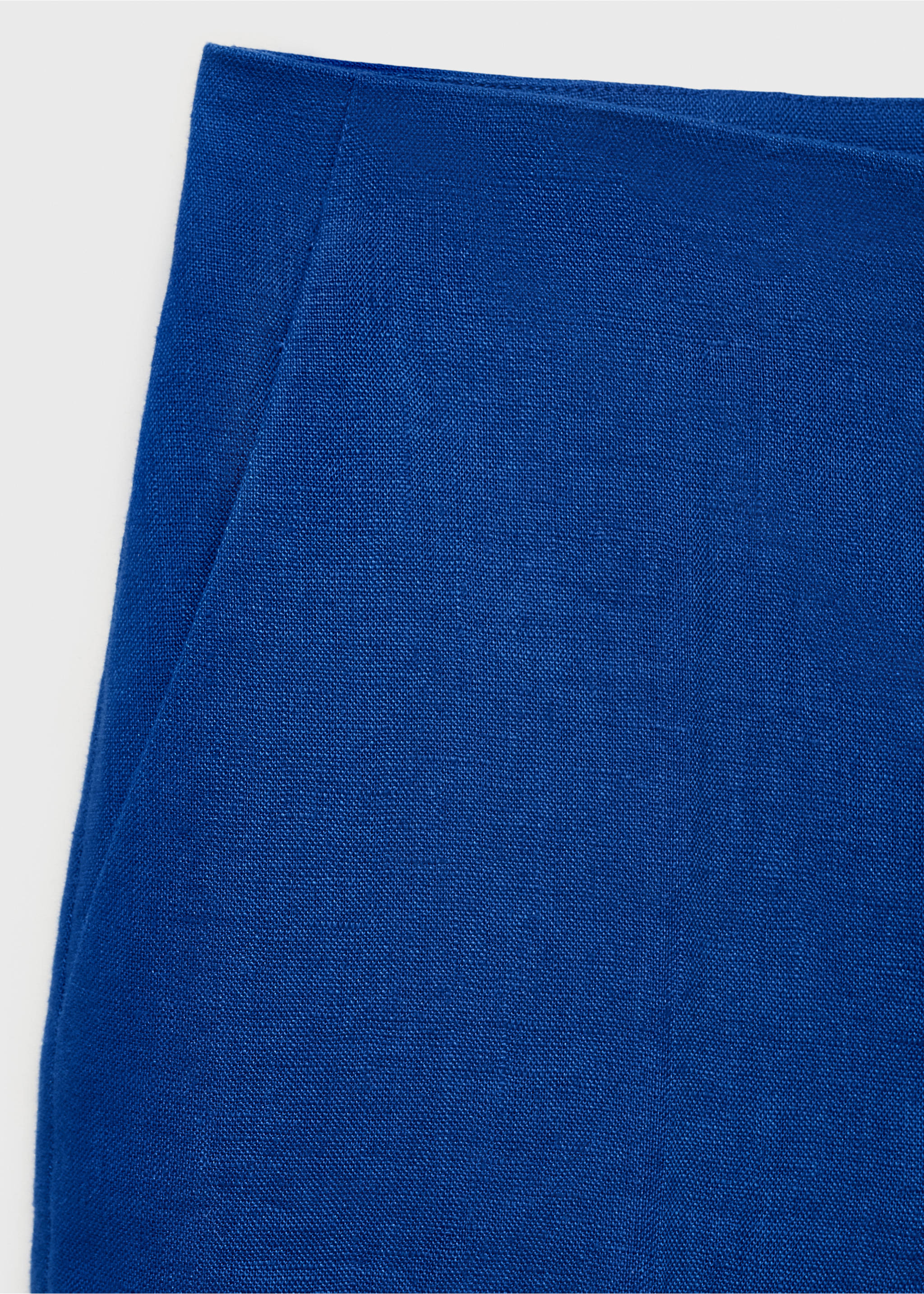 Linen straight-fit mid-rise shorts - Details of the article 8, Indigo Blue. Ref: 17091248-00.