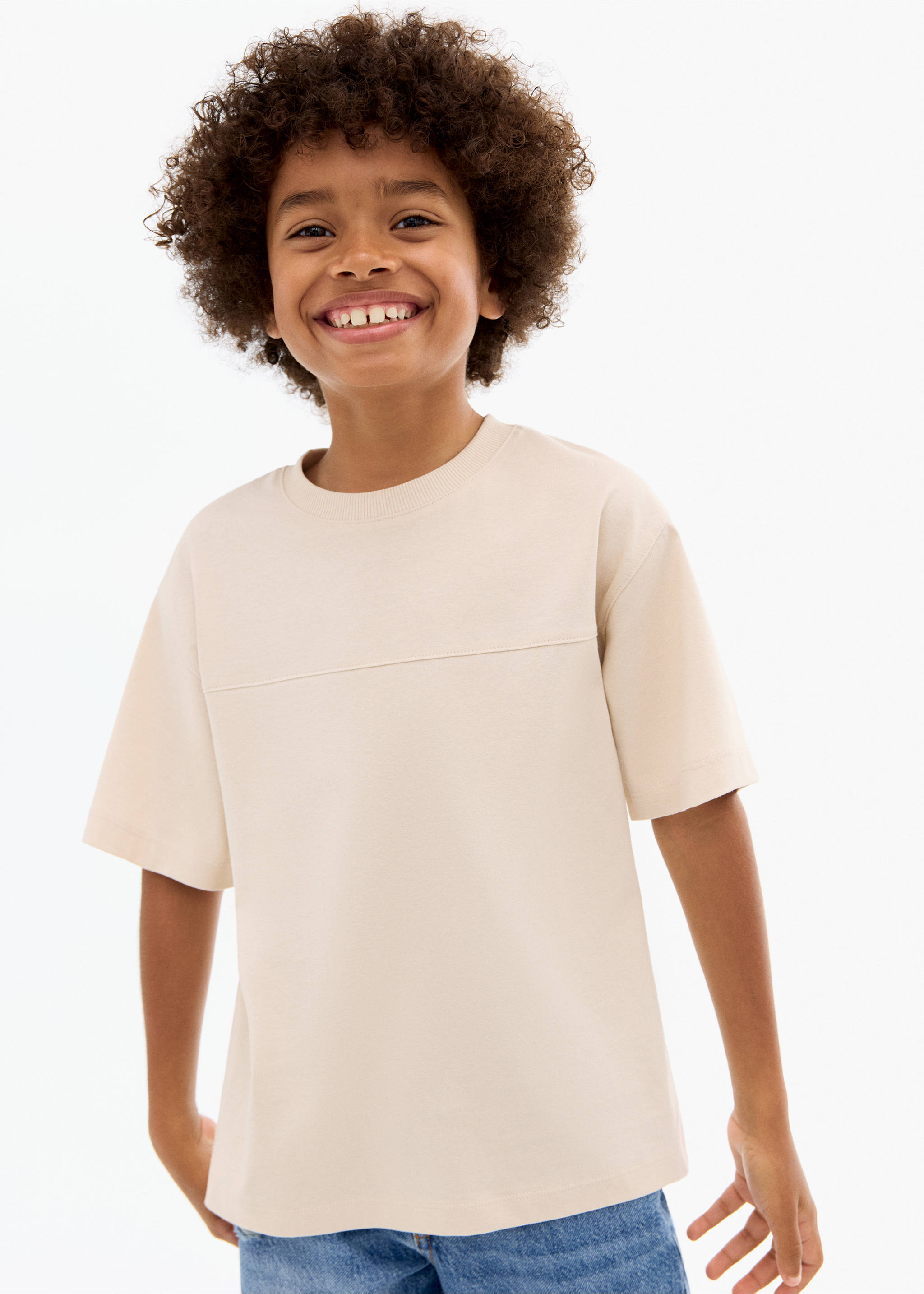 Camiseta detalle costura - Plano medio, Arena. Ref: 17091253-00.