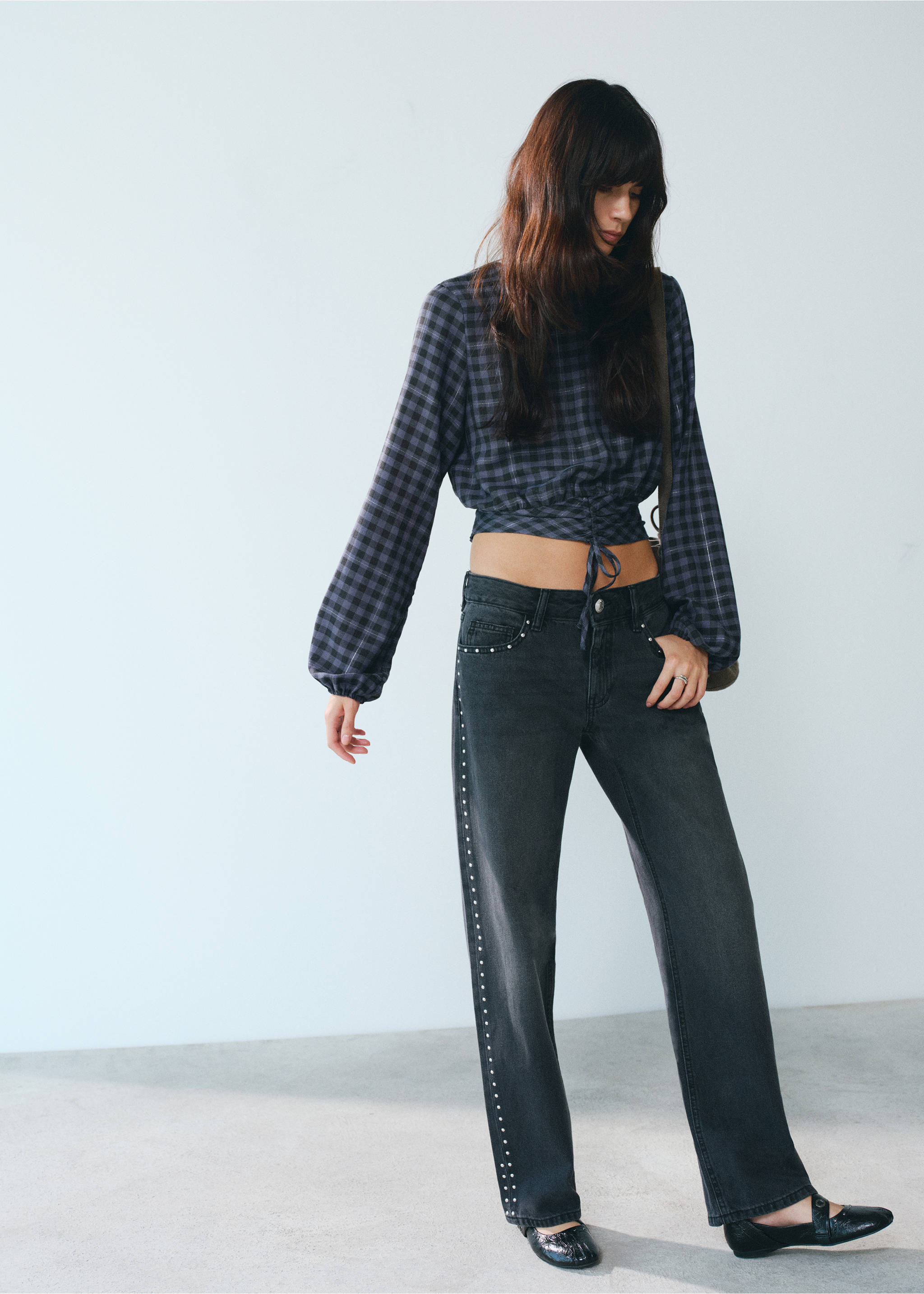 Jeans straight Nieten - Detail des Artikels 9, Black denim. Ref: 17091256-00.