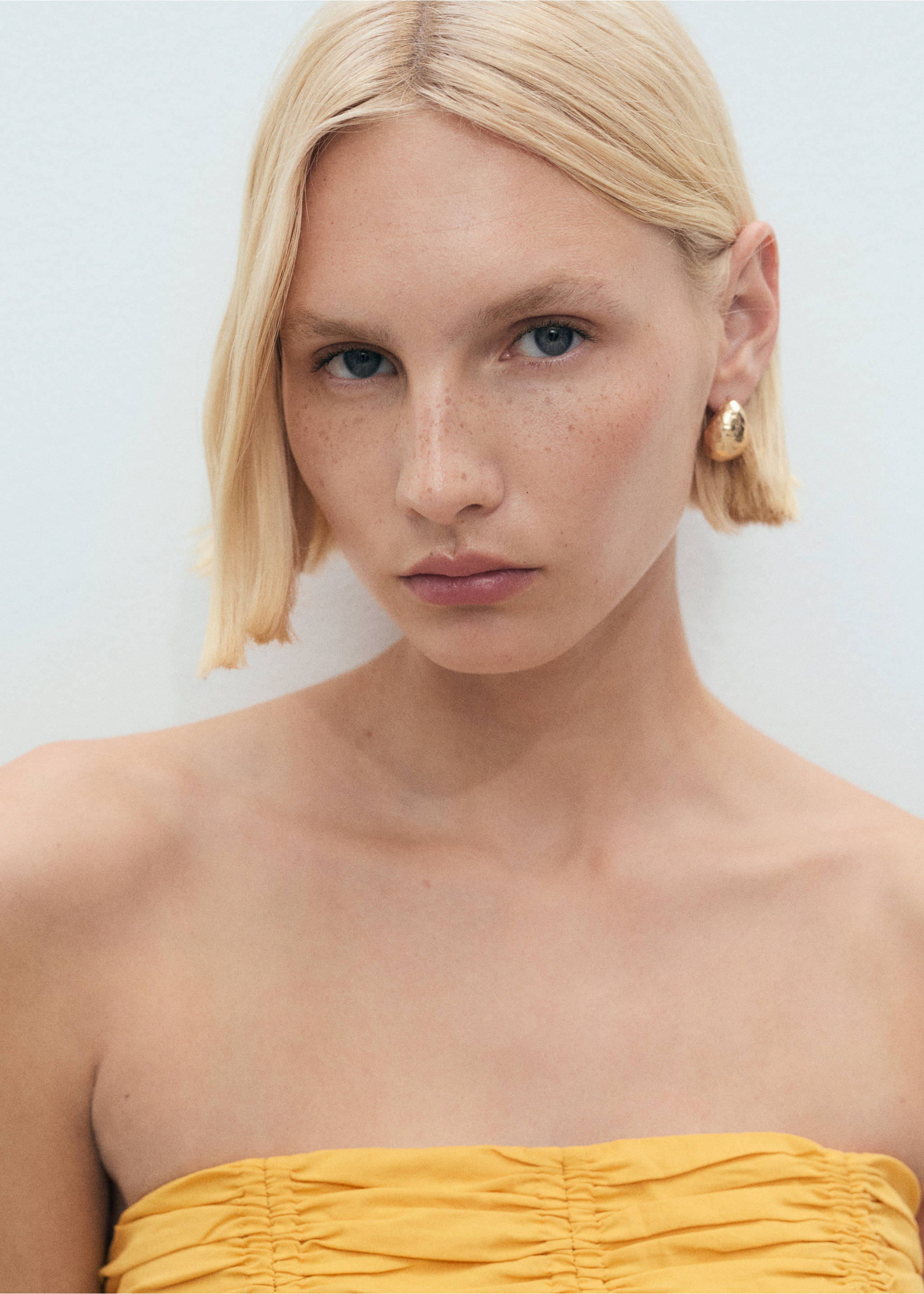 Ruched strapless top - Details of the article 1, Mustard. Ref: 17091259-00.