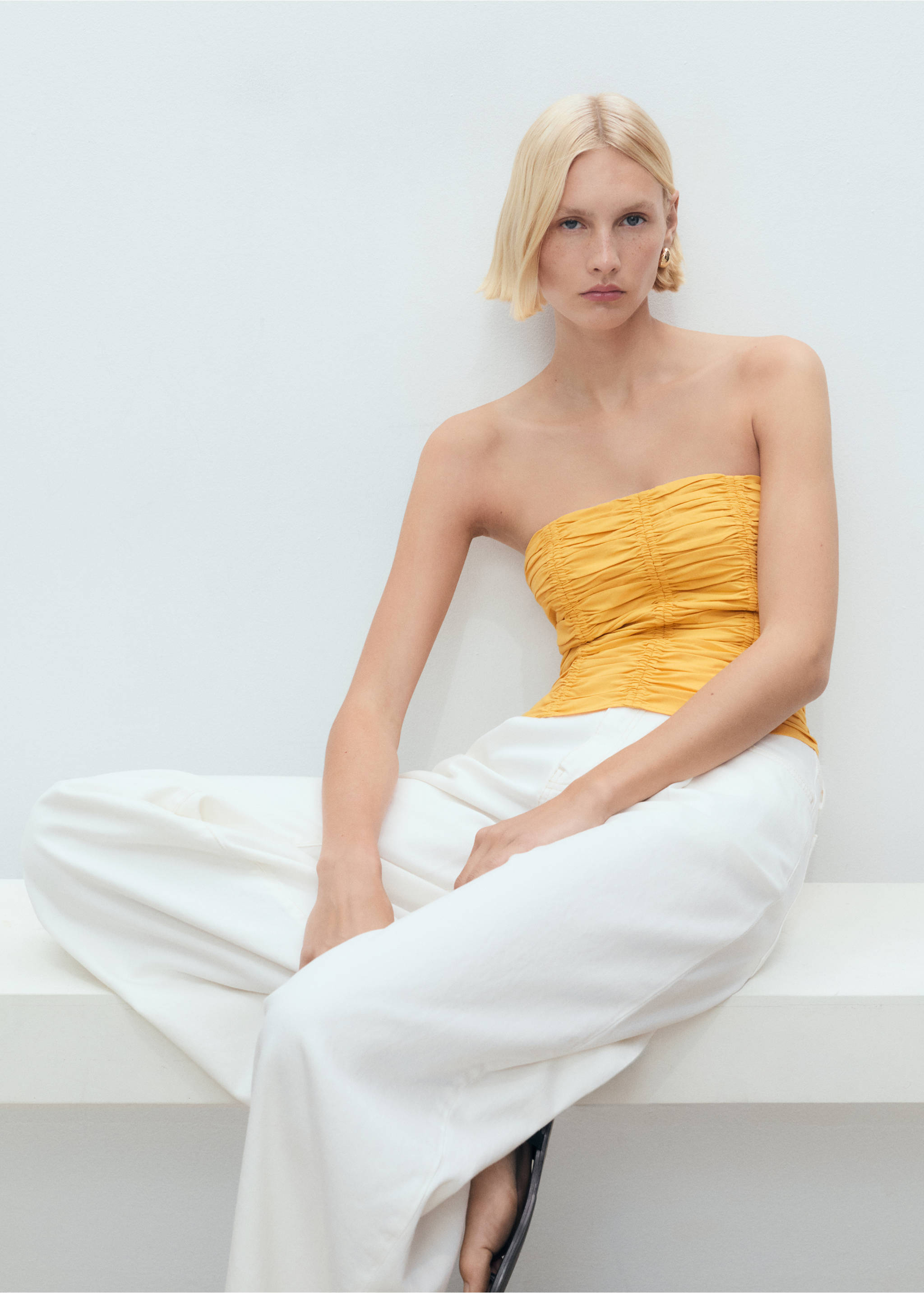 Ruched strapless top - Details of the article 2, Mustard. Ref: 17091259-00.