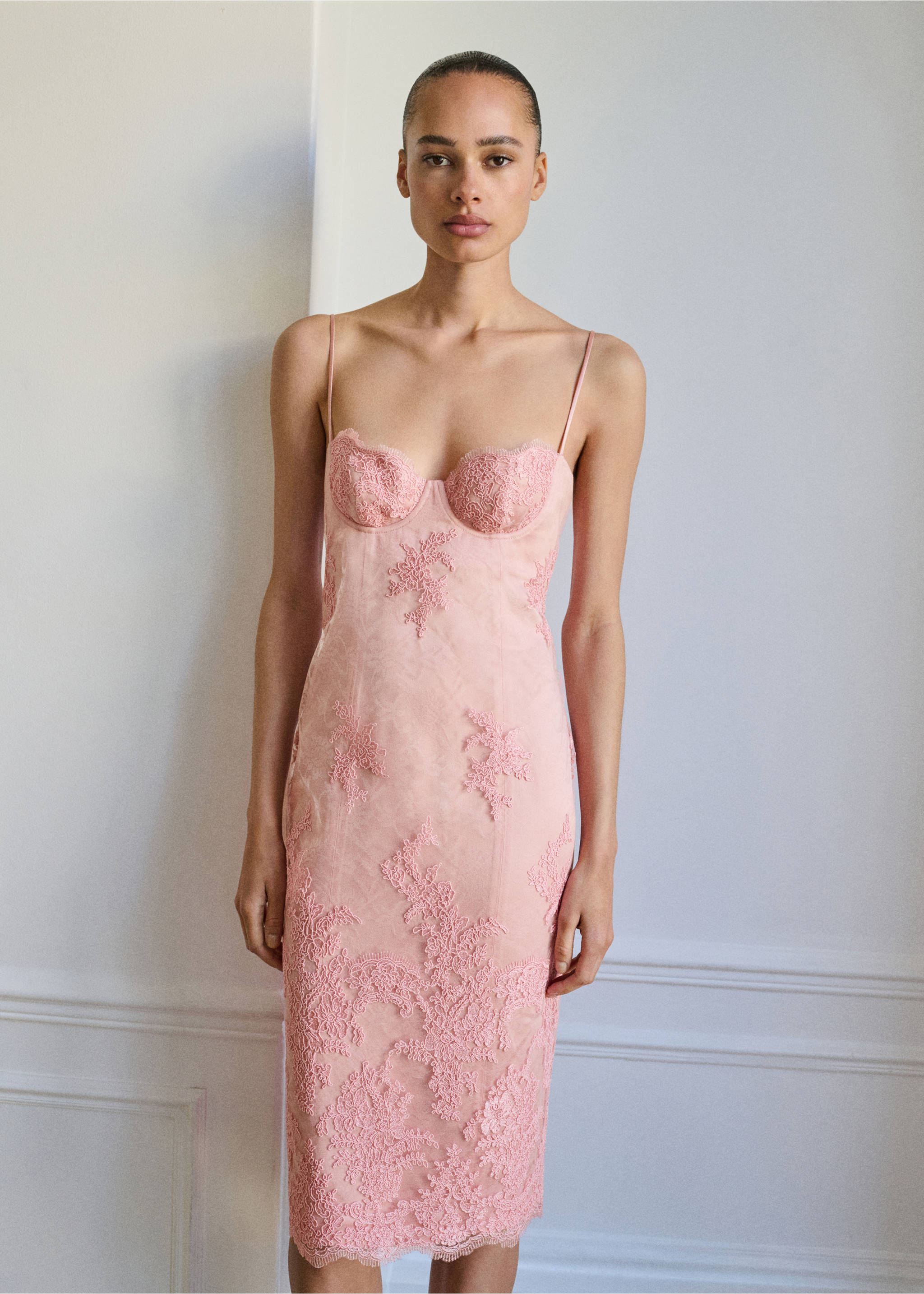 Lace dress with structured neckline - General plane, Pastel Pink. Ref: 17091263-00.