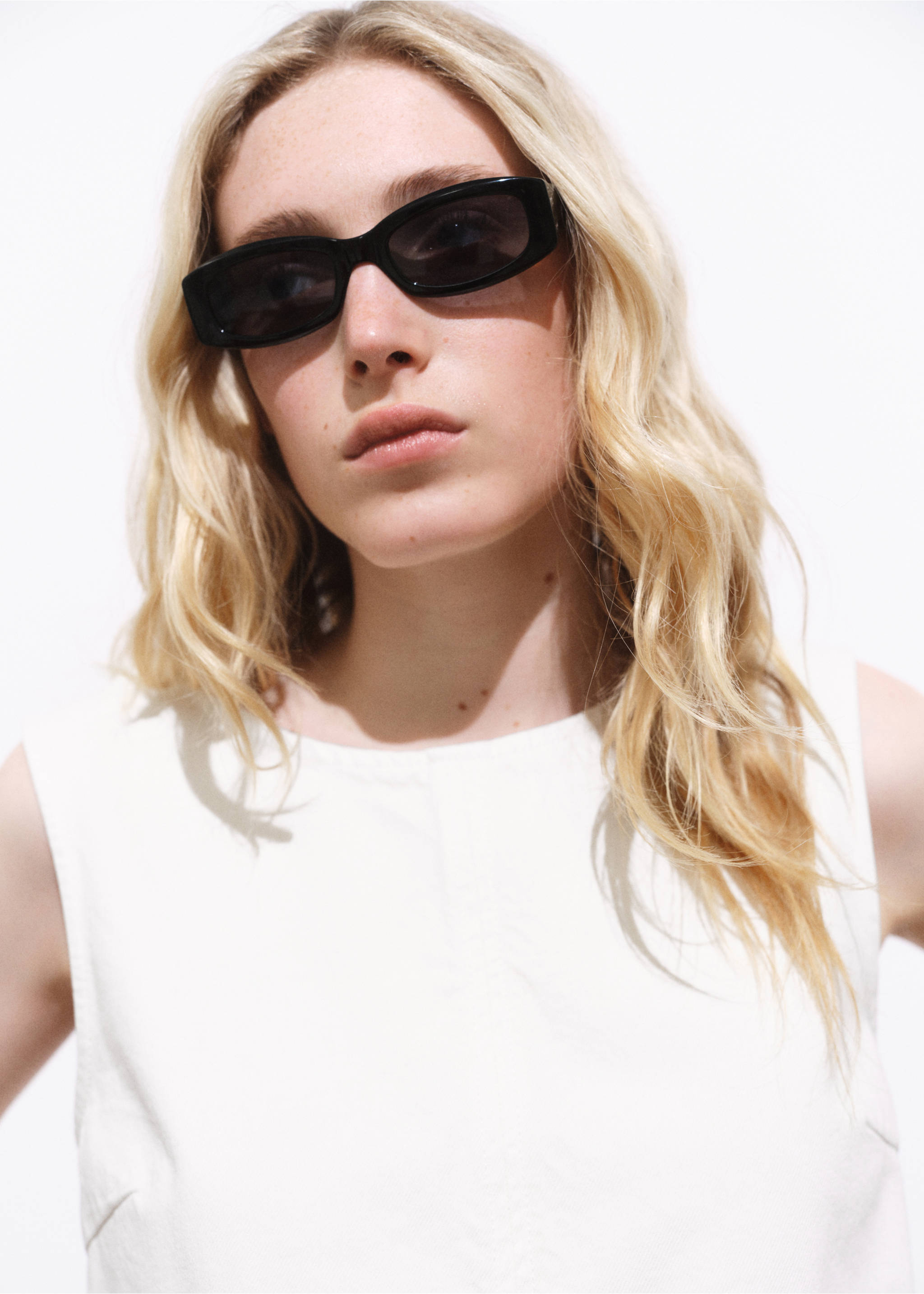 Denim crop top with buckle closure - Details of the article 1, Off White. Ref: 17091267-00.
