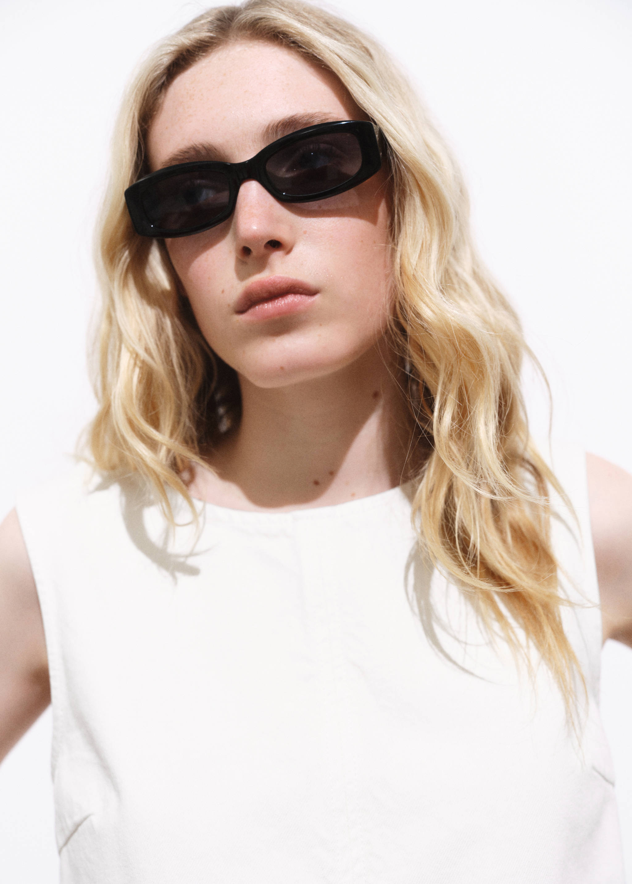 Denim crop top with buckle closure - Details of the article 1