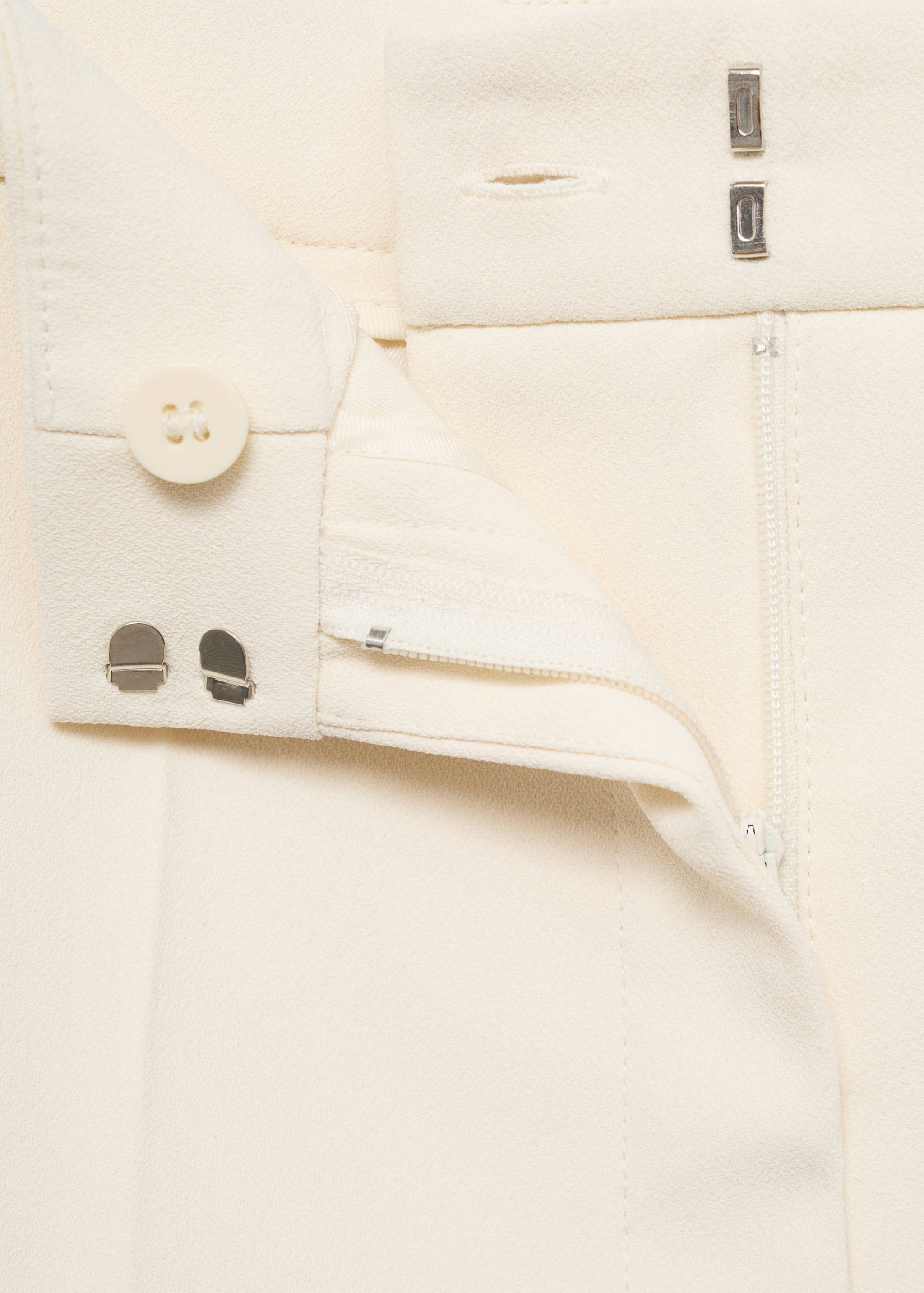 Gerade Shorts mit mittlerer Bundhöhe - Detail des Artikels 0