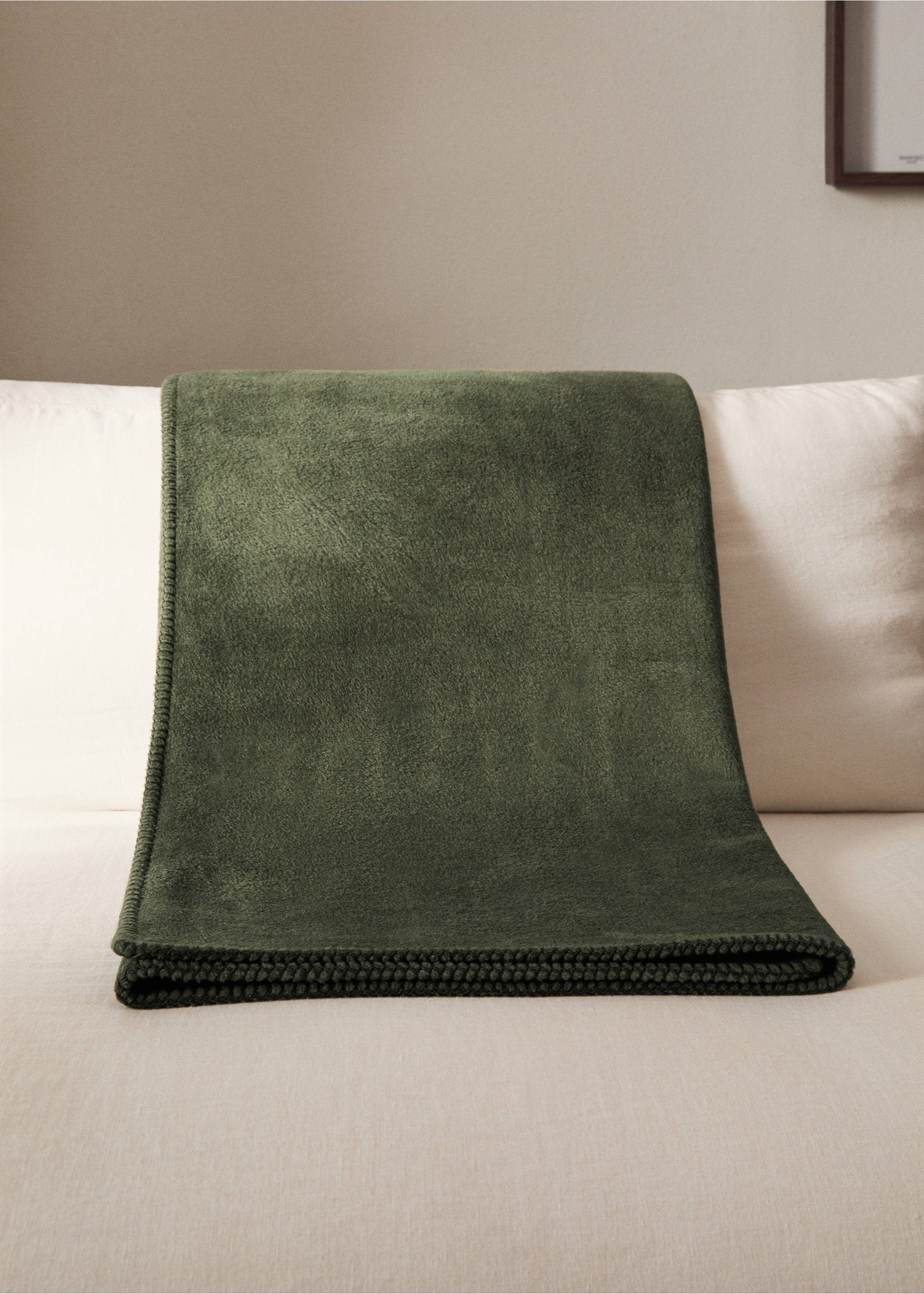 Soft fleece blanket with saddle-stitch detail - General plane, Green. Ref: 17091528-00.