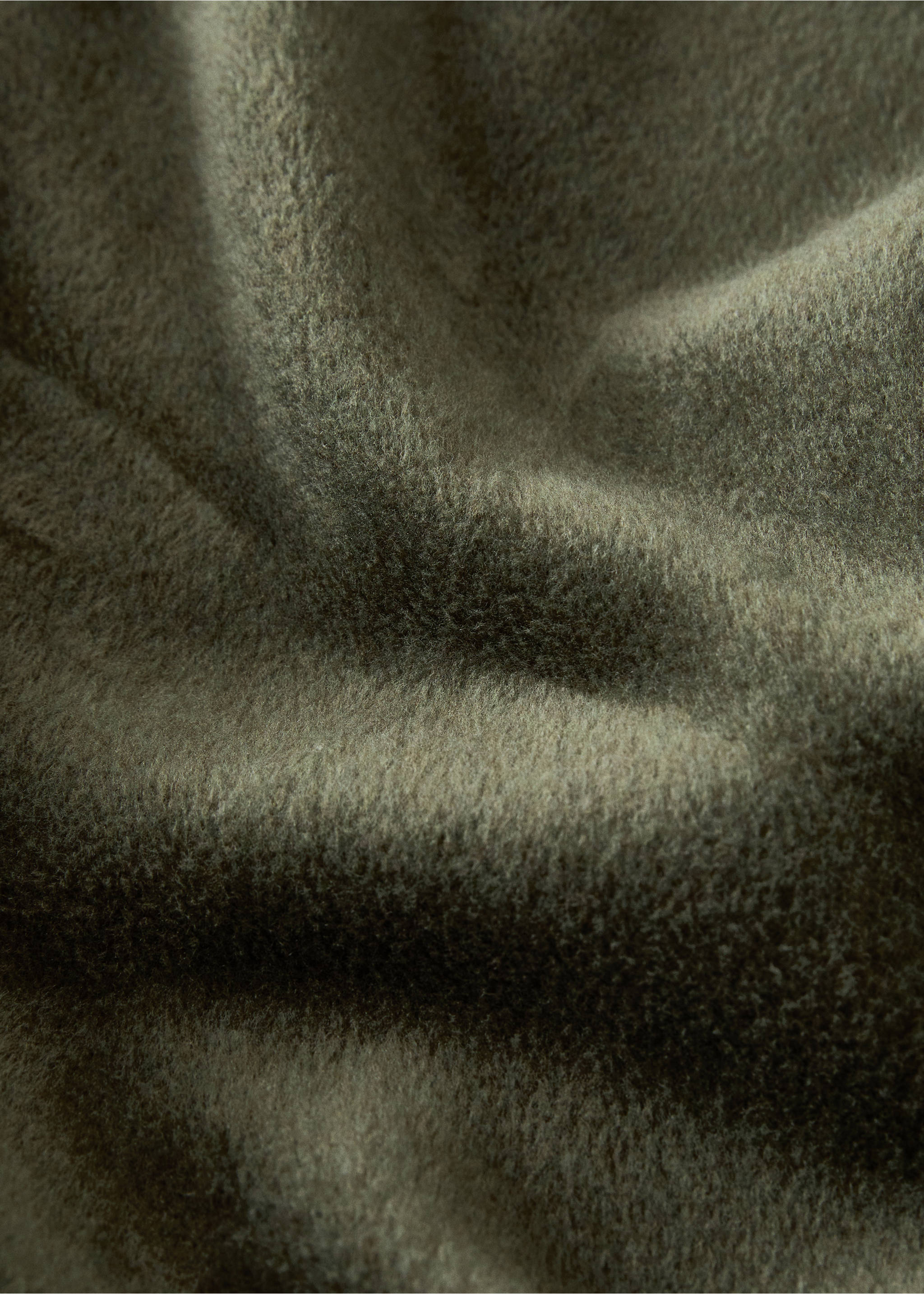 Soft fleece blanket with saddle-stitch detail - Details of the article 1, Green. Ref: 17091528-00.