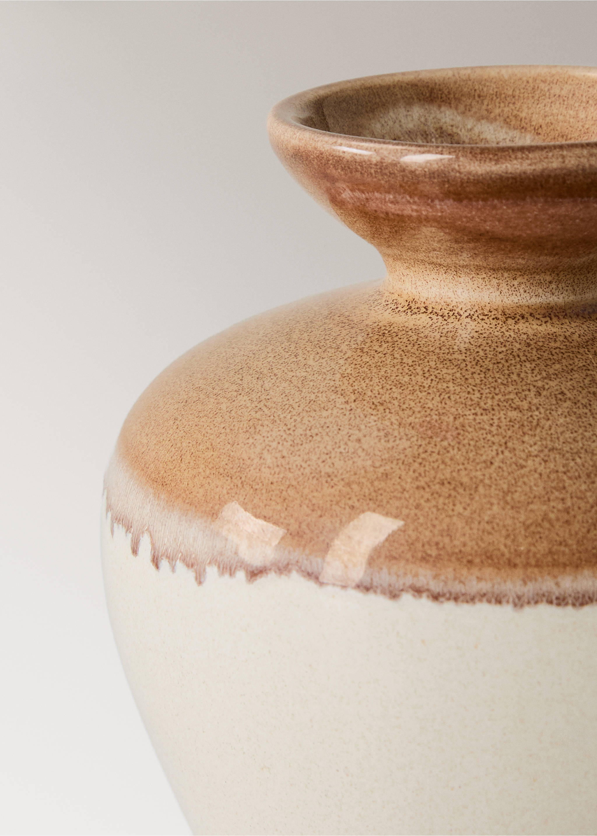 Small stoneware vase - Details of the article 1, Beige. Ref: 17091535-00.