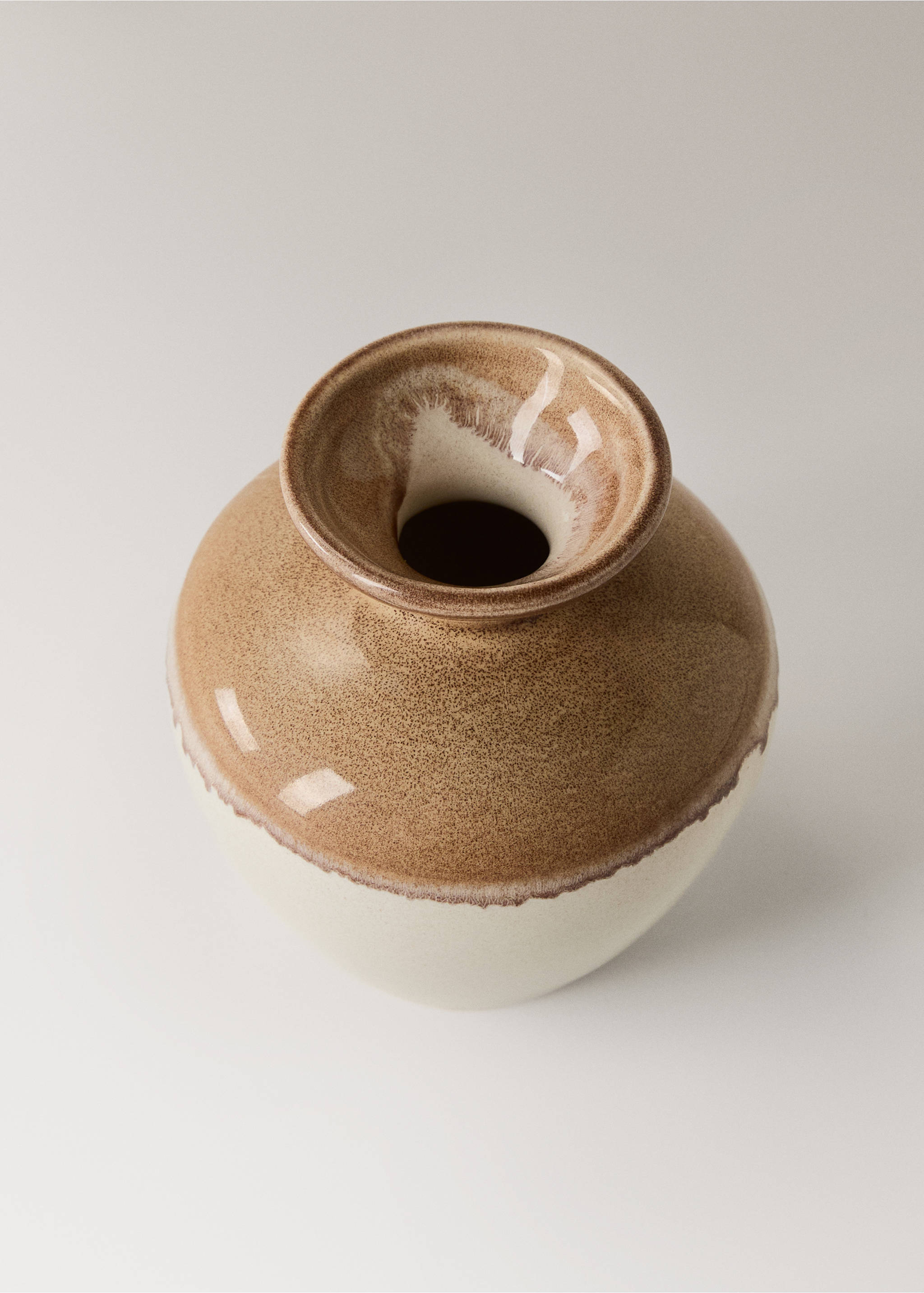 Small stoneware vase - Details of the article 2, Beige. Ref: 17091535-00.