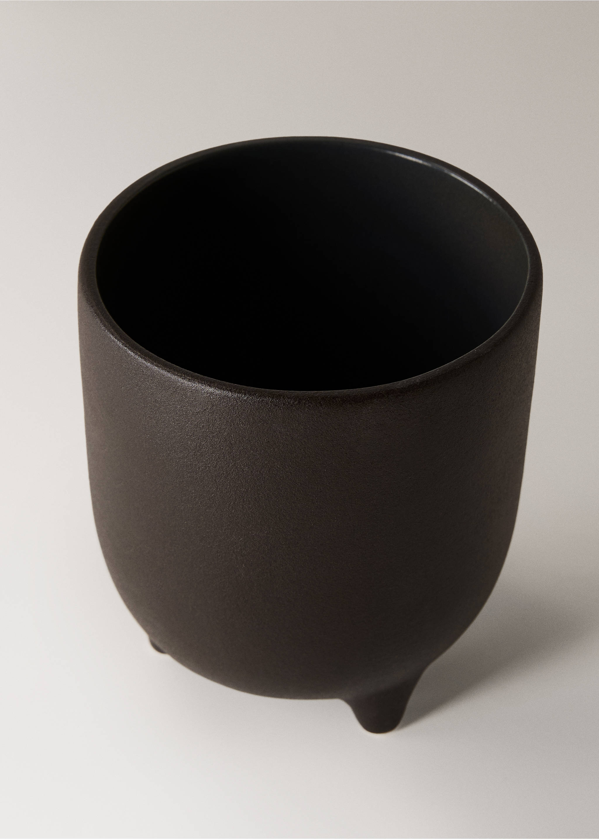 Small matte-finish stoneware planter - Details of the article 1, Chocolate. Ref: 17091536-00.