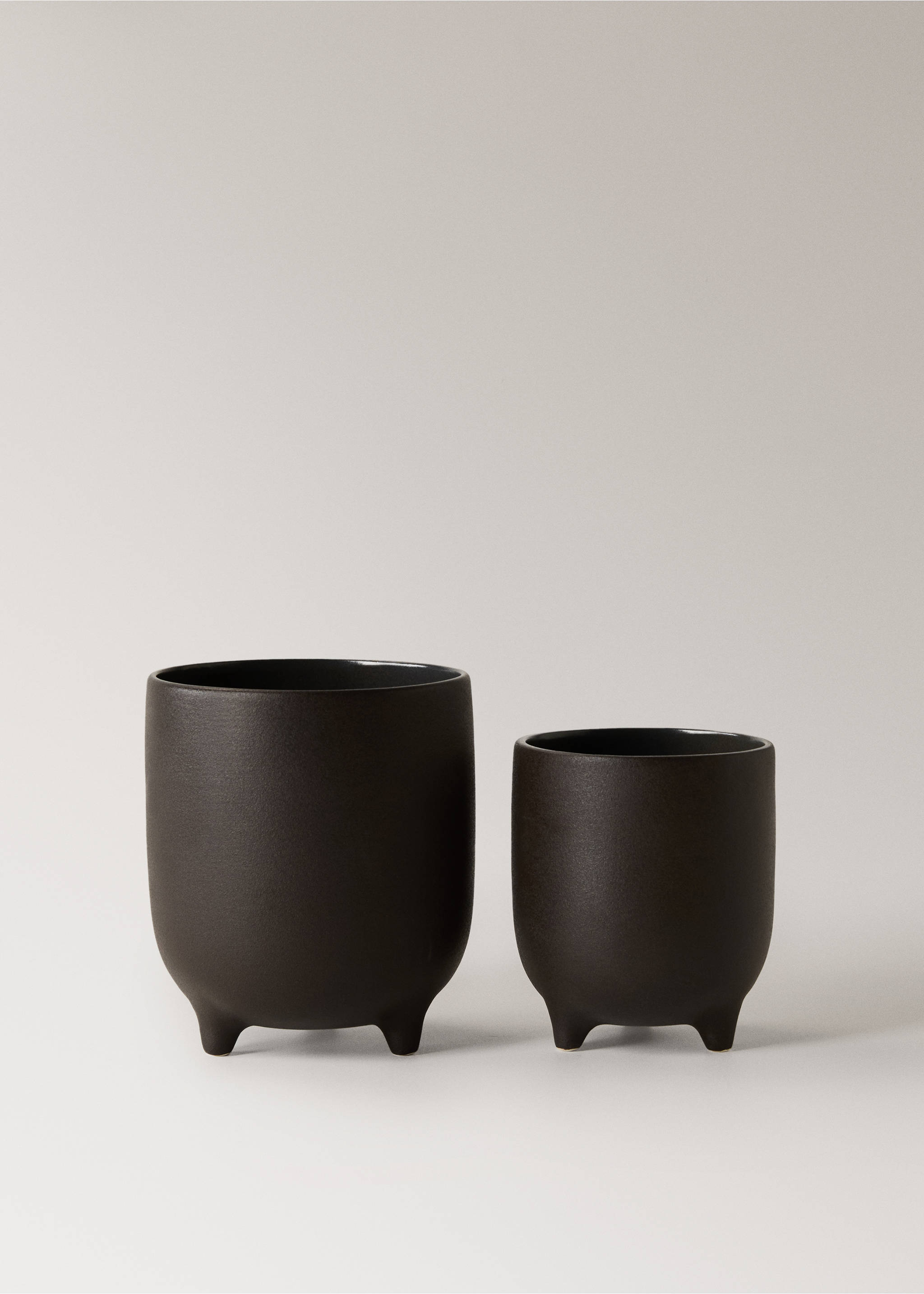 Small matte-finish stoneware planter - Details of the article 3, Chocolate. Ref: 17091536-00.