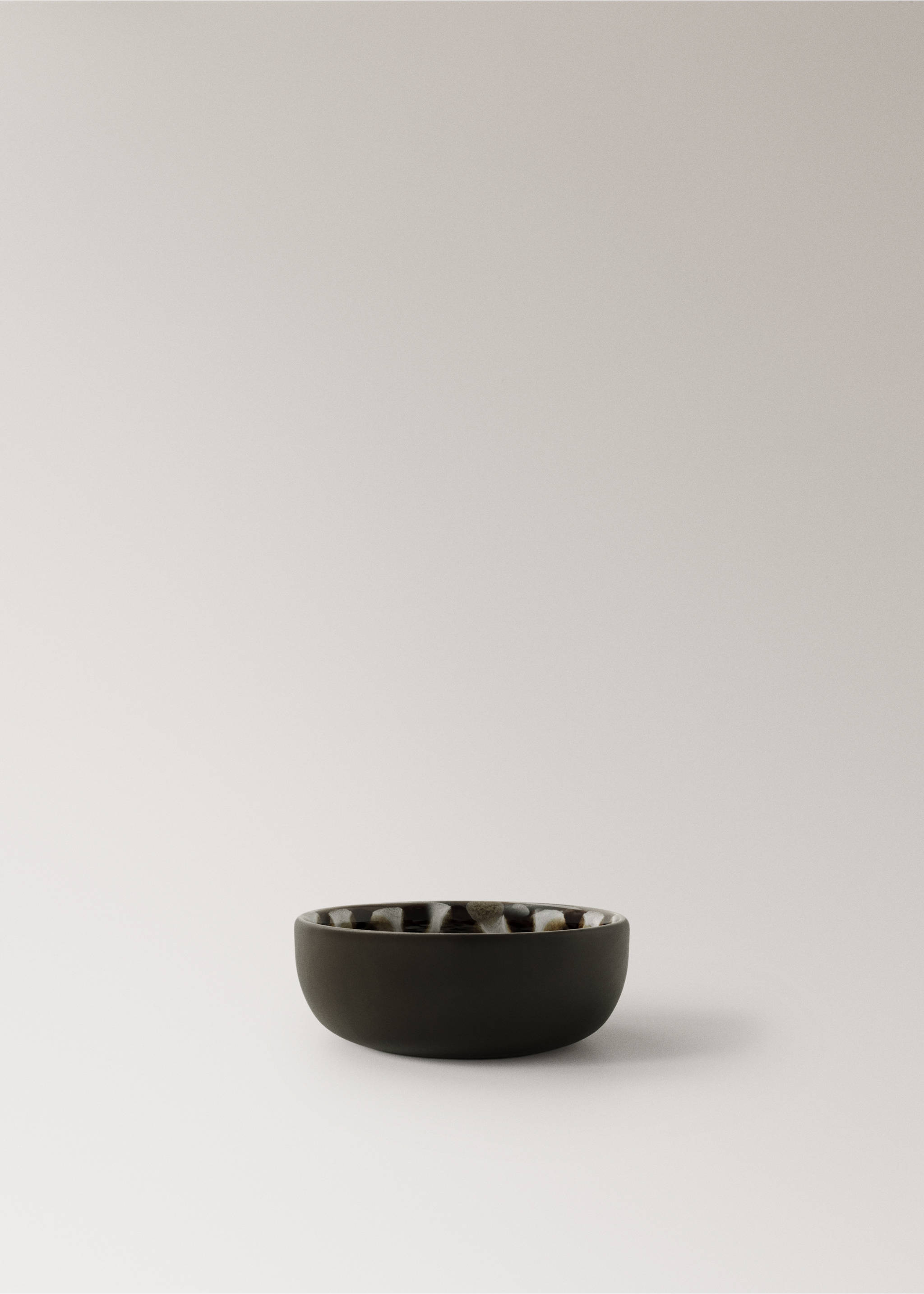 Steingutschale mit reaktiver Glasur und mit Punkte-Motiv - Artikel ohne Model, Kaffeebraun. Ref: 17092031-00.