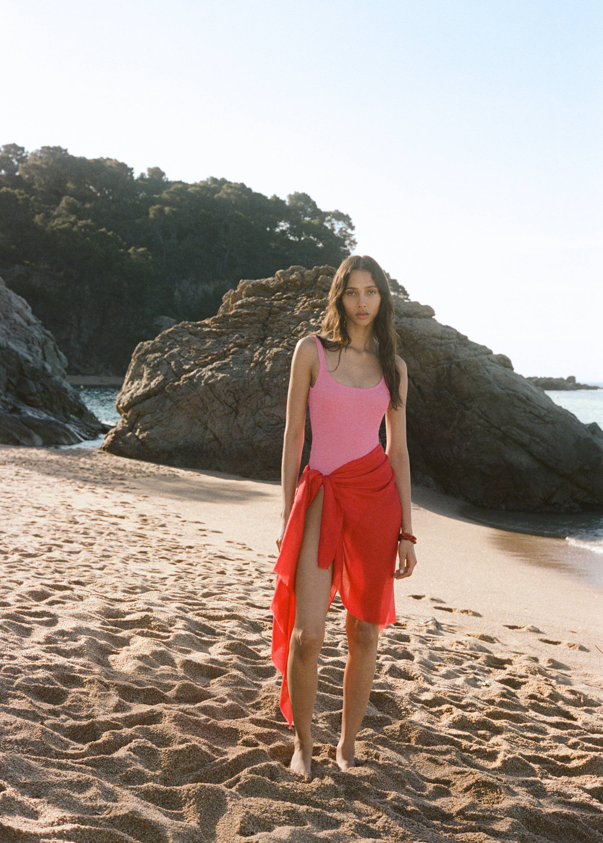 Plain shawl with frayed ends - General plane