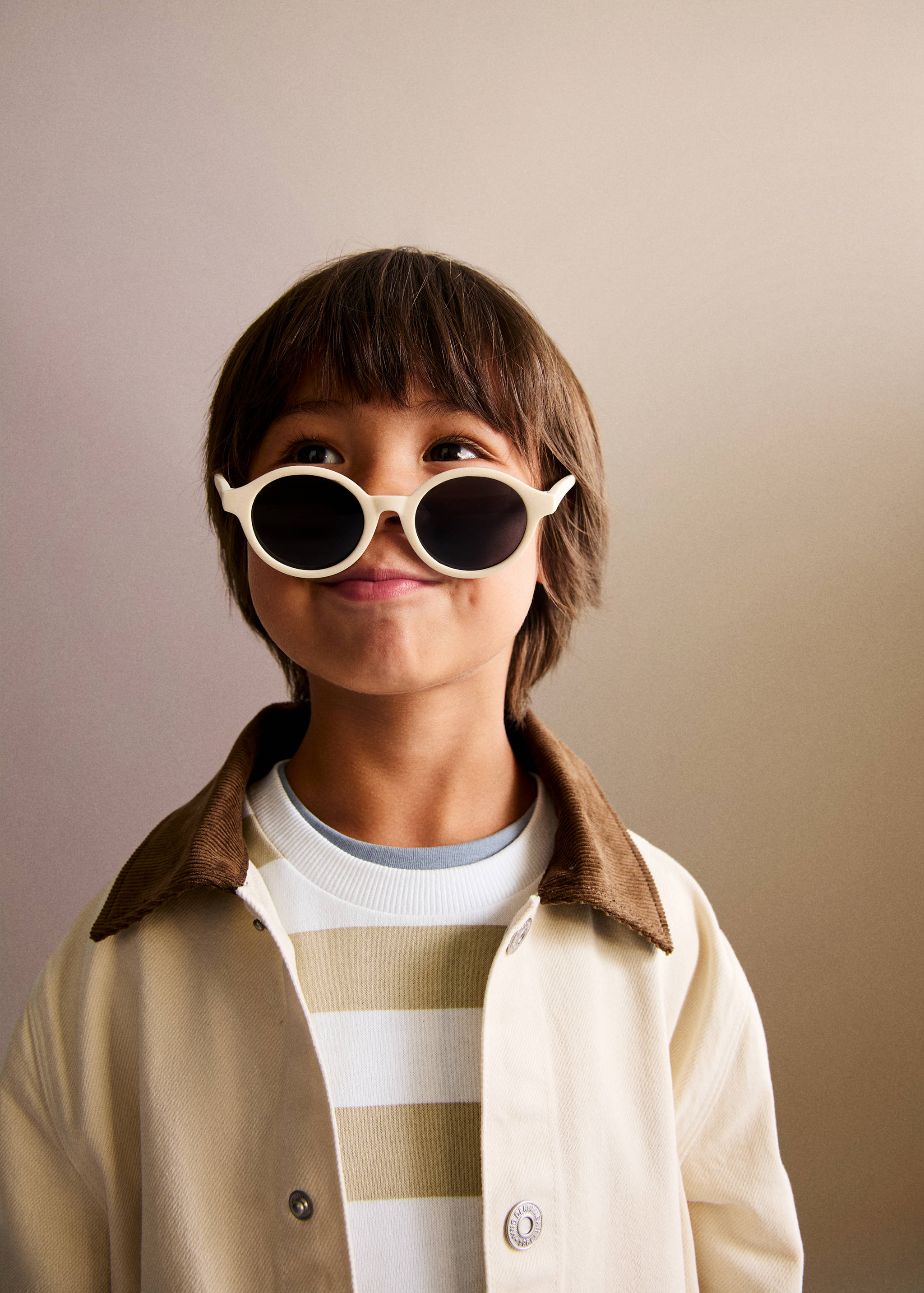 Round-framed sunglasses - General plane