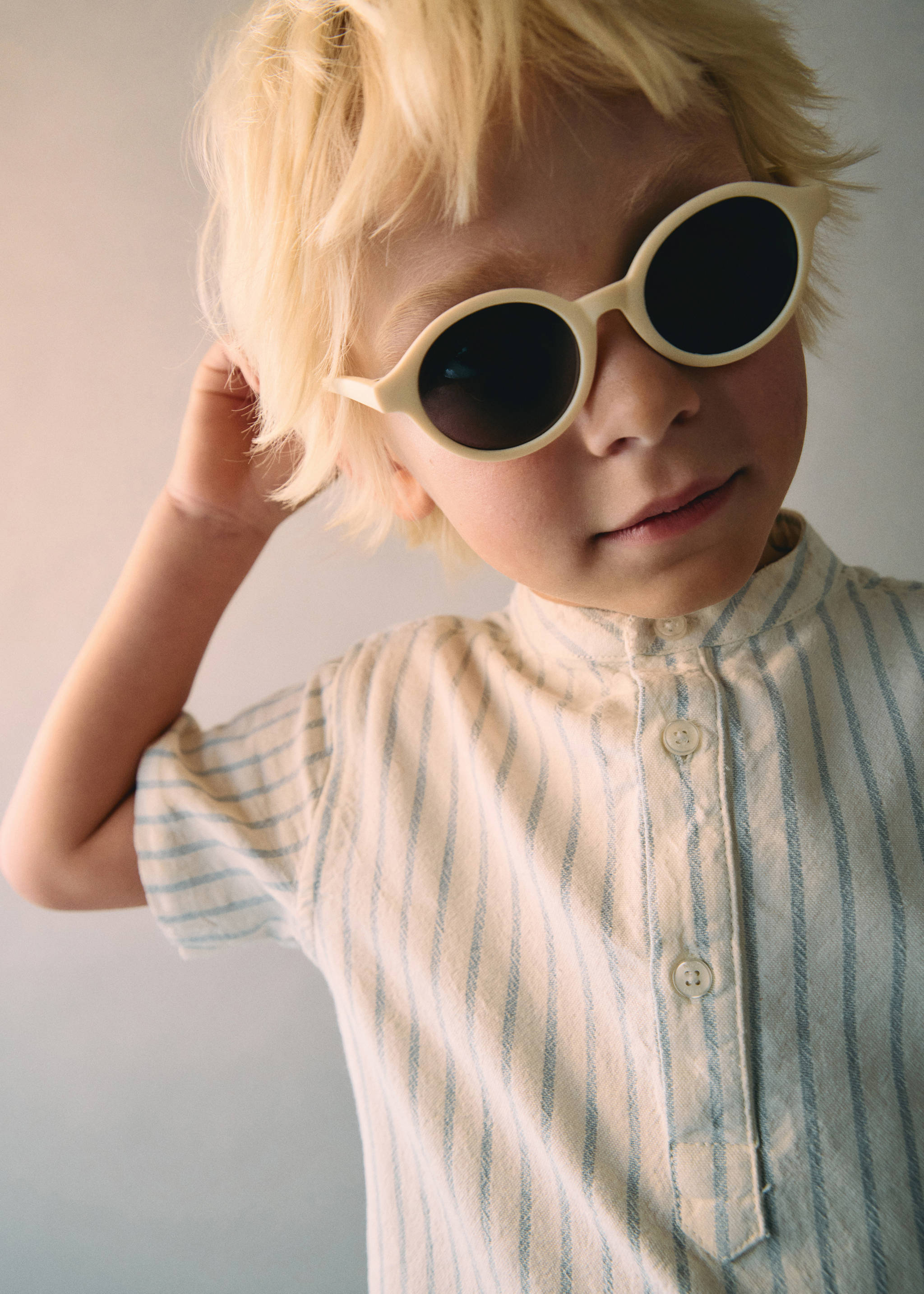 Round-framed sunglasses - Details of the article 9