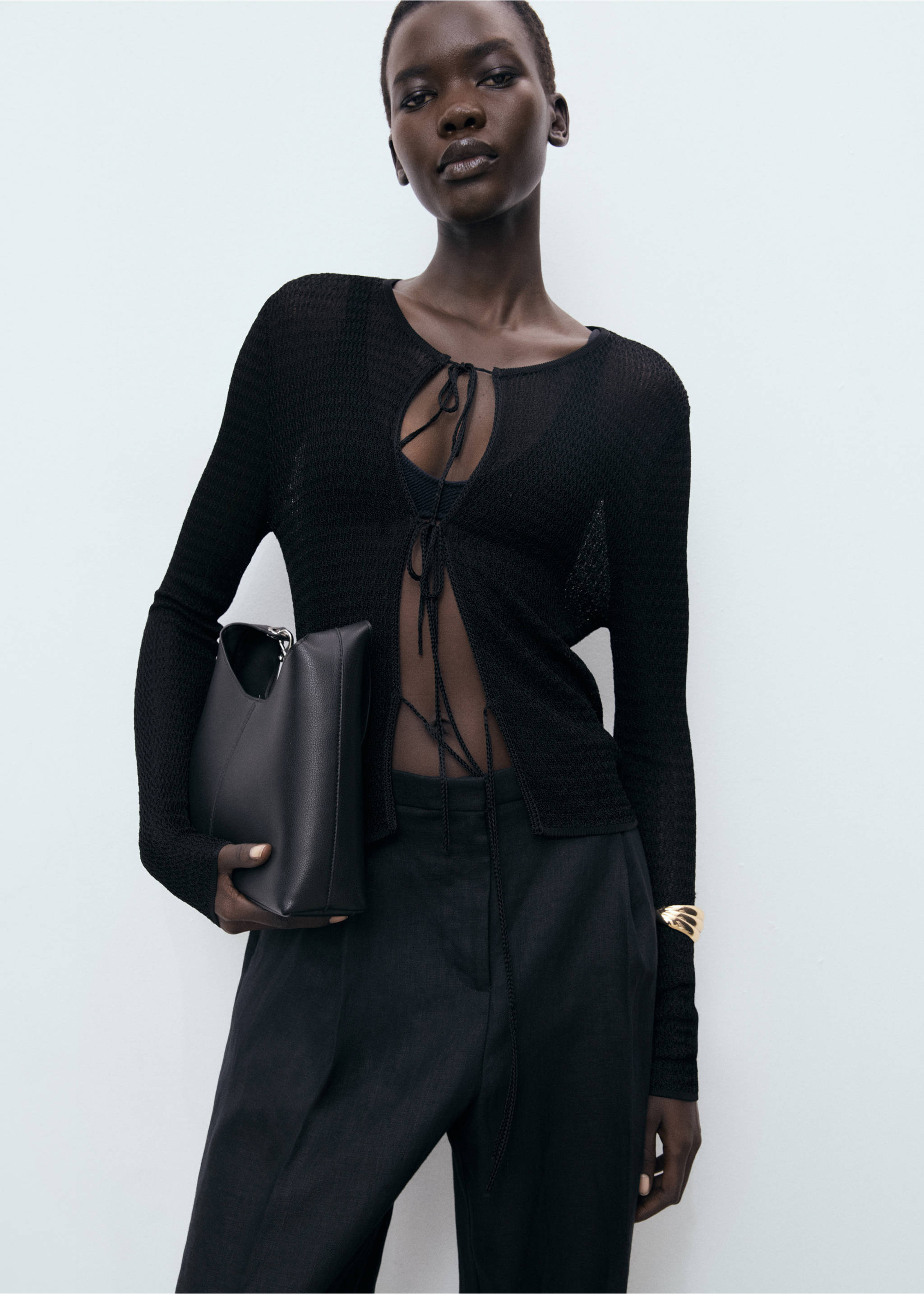 Knitted cardigan with ties - Medium plane, Black. Ref: 17092903-00.