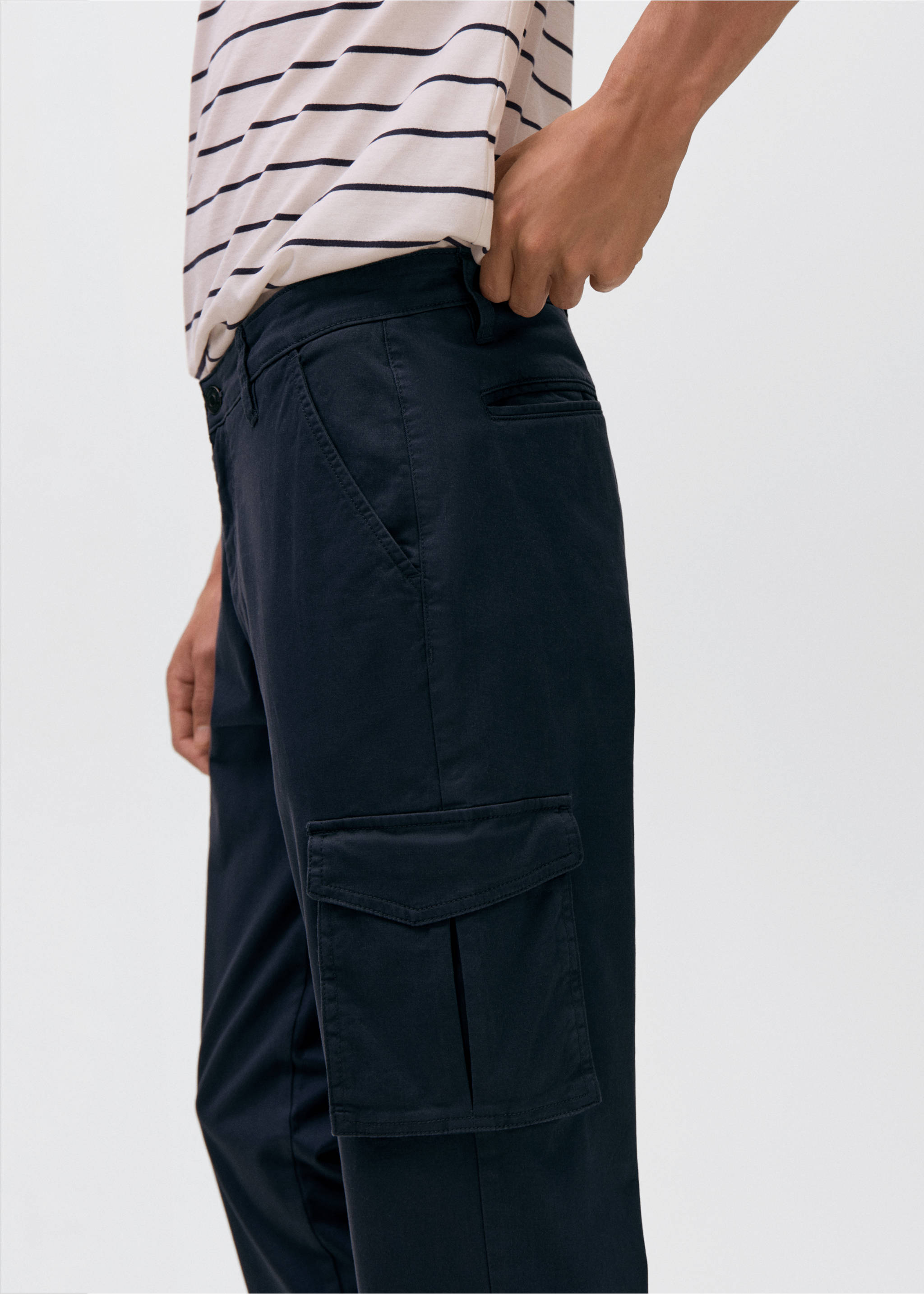 Cargo trousers - Details of the article 6, Navy. Ref: 17092910-00.
