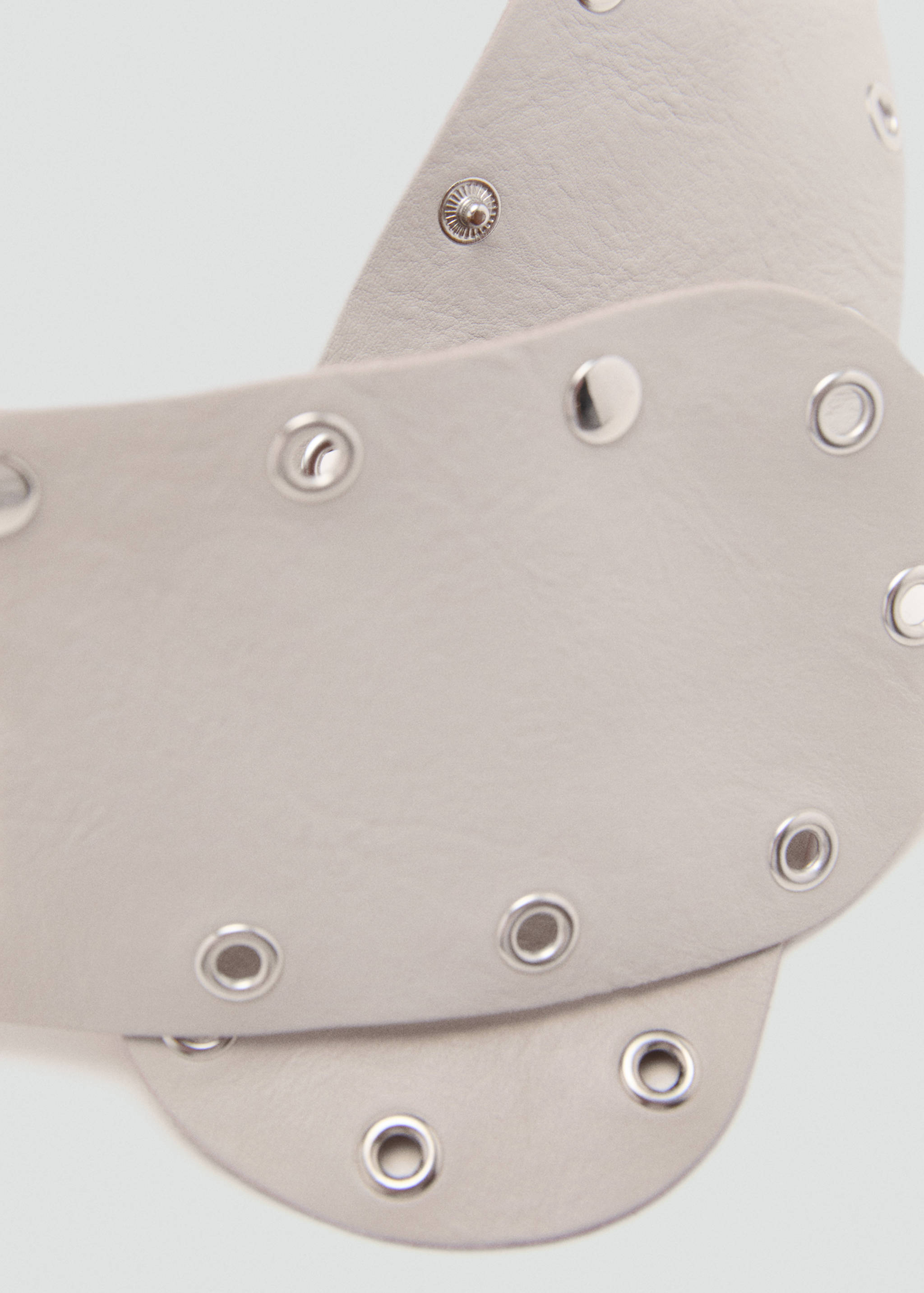 Leather belt with eyelets - Details of the article 1
