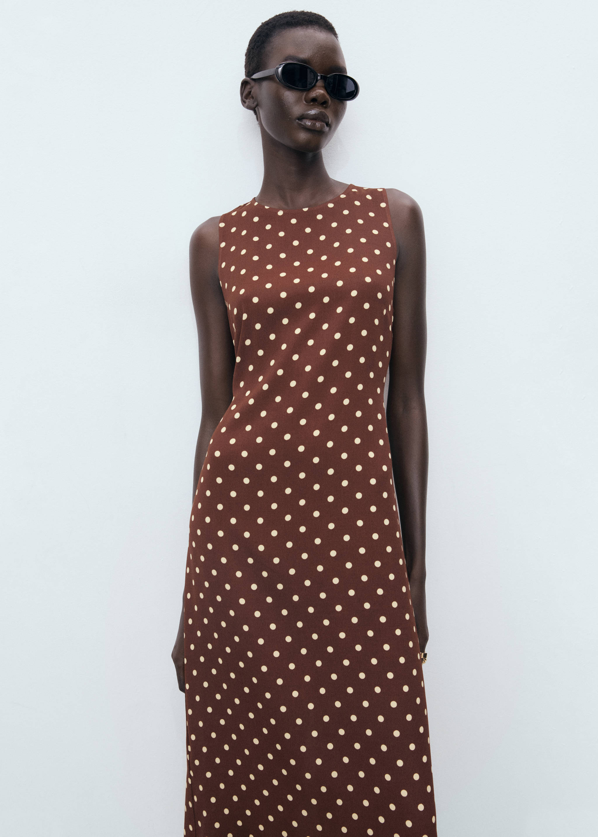 Vestido às bolas com laço - Plano médio