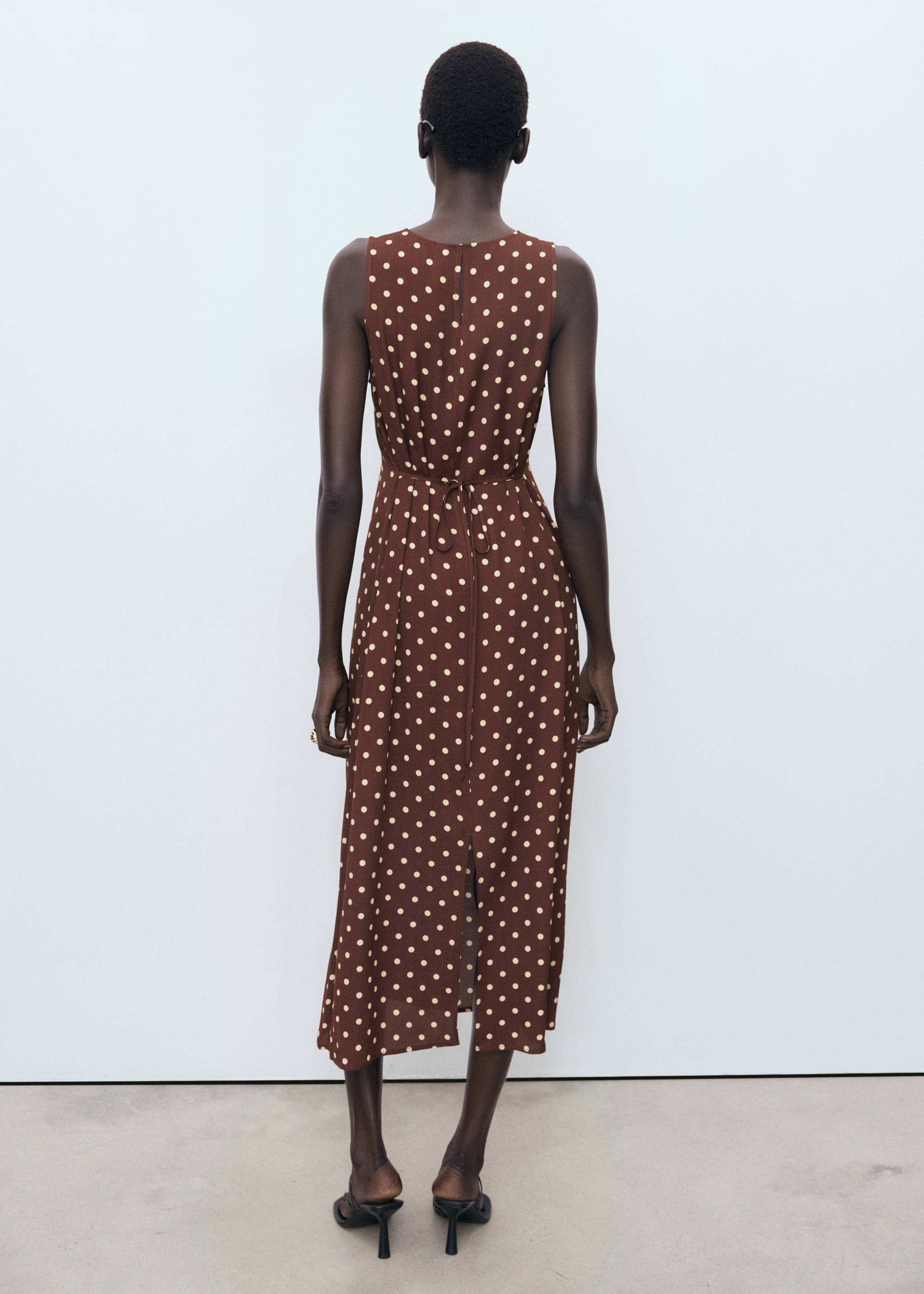 Vestido às bolas com laço - Verso do artigo