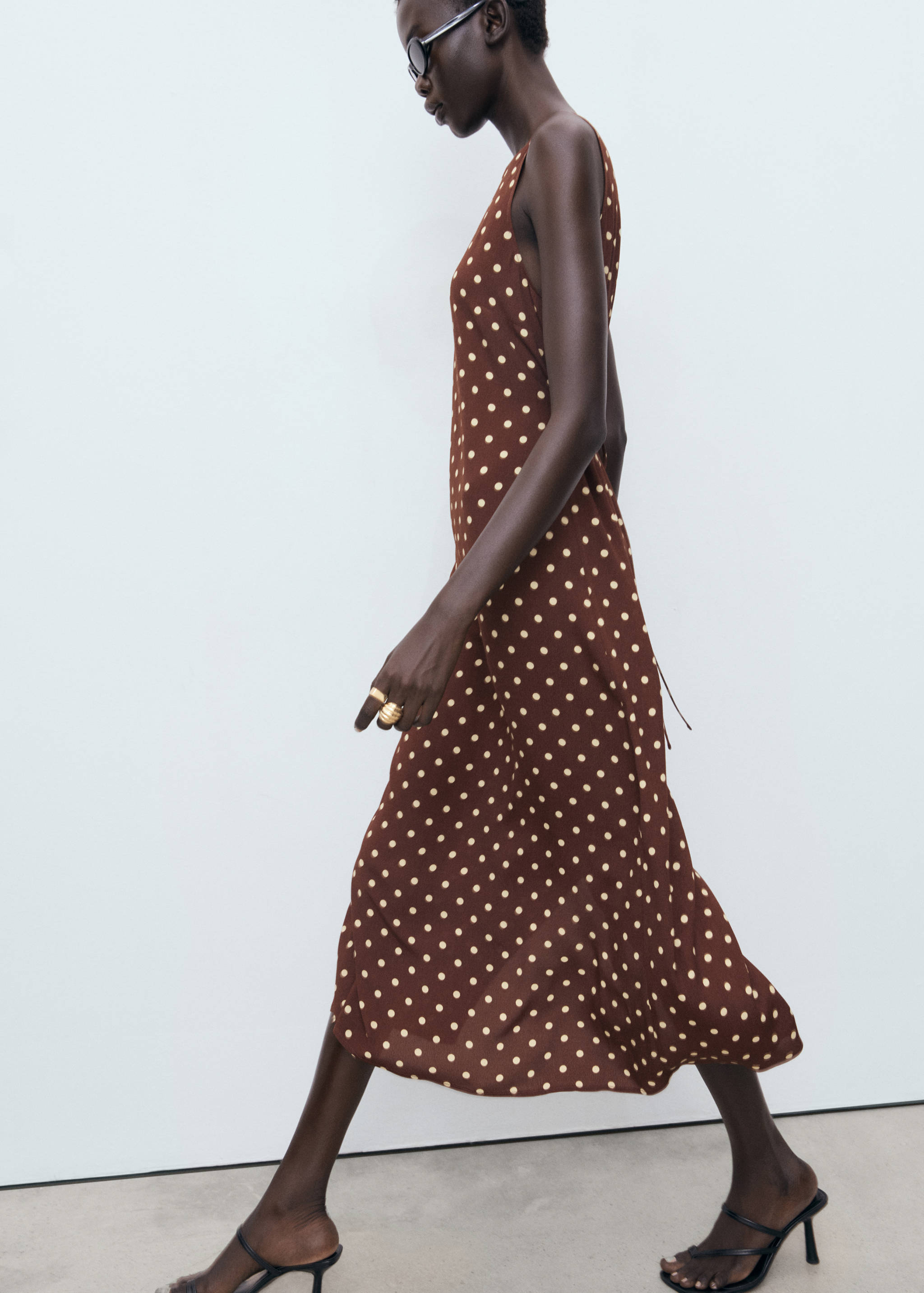 Vestido às bolas com laço - Pormenor do artigo 2