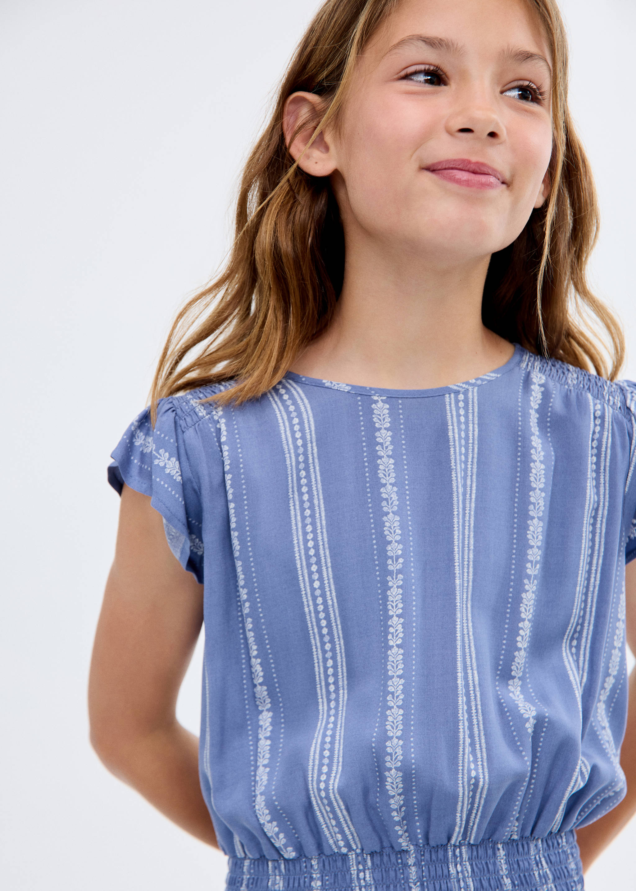 Robe à broderie florale - Plan moyen