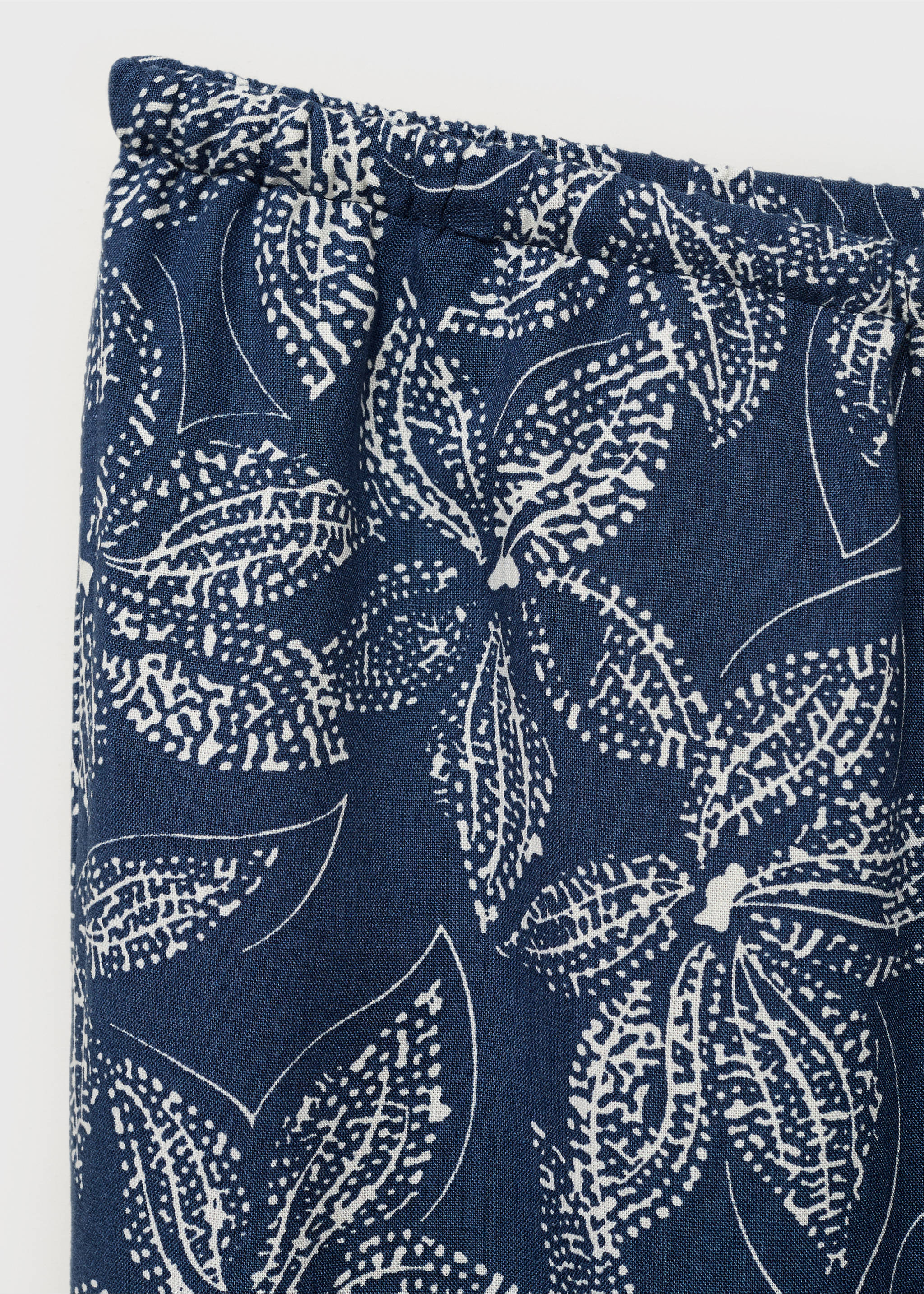 Flower print trousers - Details of the article 8, Navy. Ref: 17093289-00.
