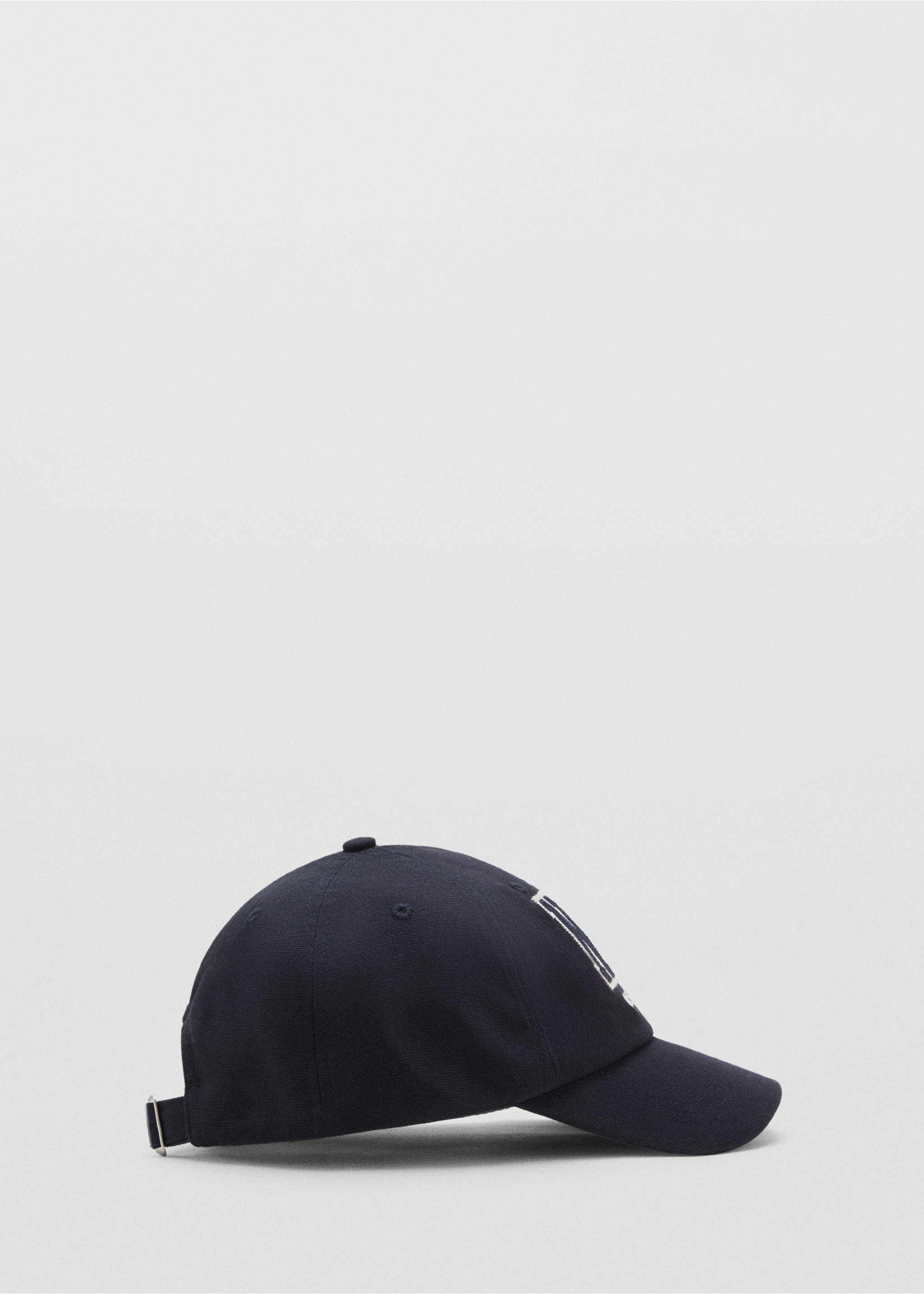 Cap with embroidered letter - Article without model, Navy. Ref: 17093298-00.