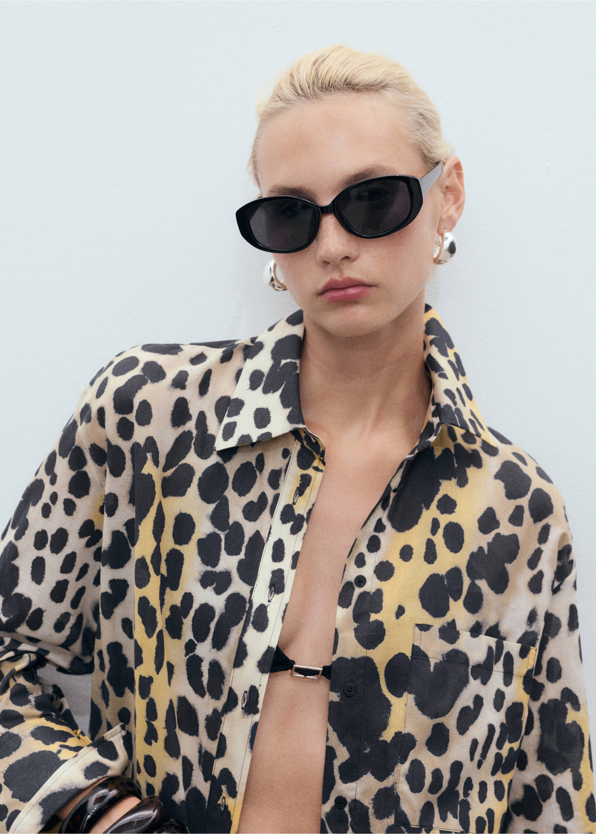 Leopard-print shirt with pocket - Details of the article 1, Black. Ref: 17093325-00.