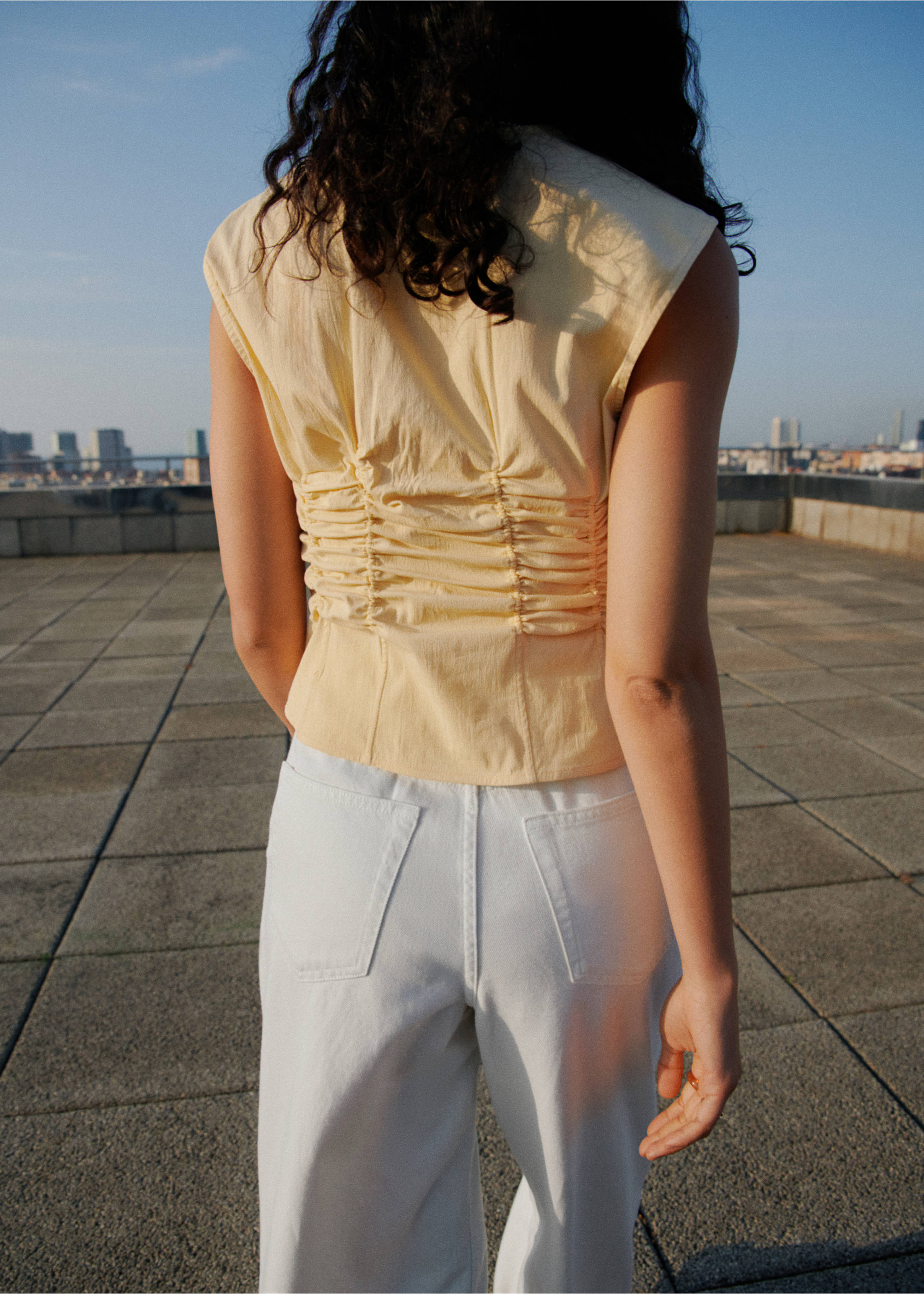 Gathered cotton blouse - Reverse of the article, Vanilla. Ref: 17093326-00.
