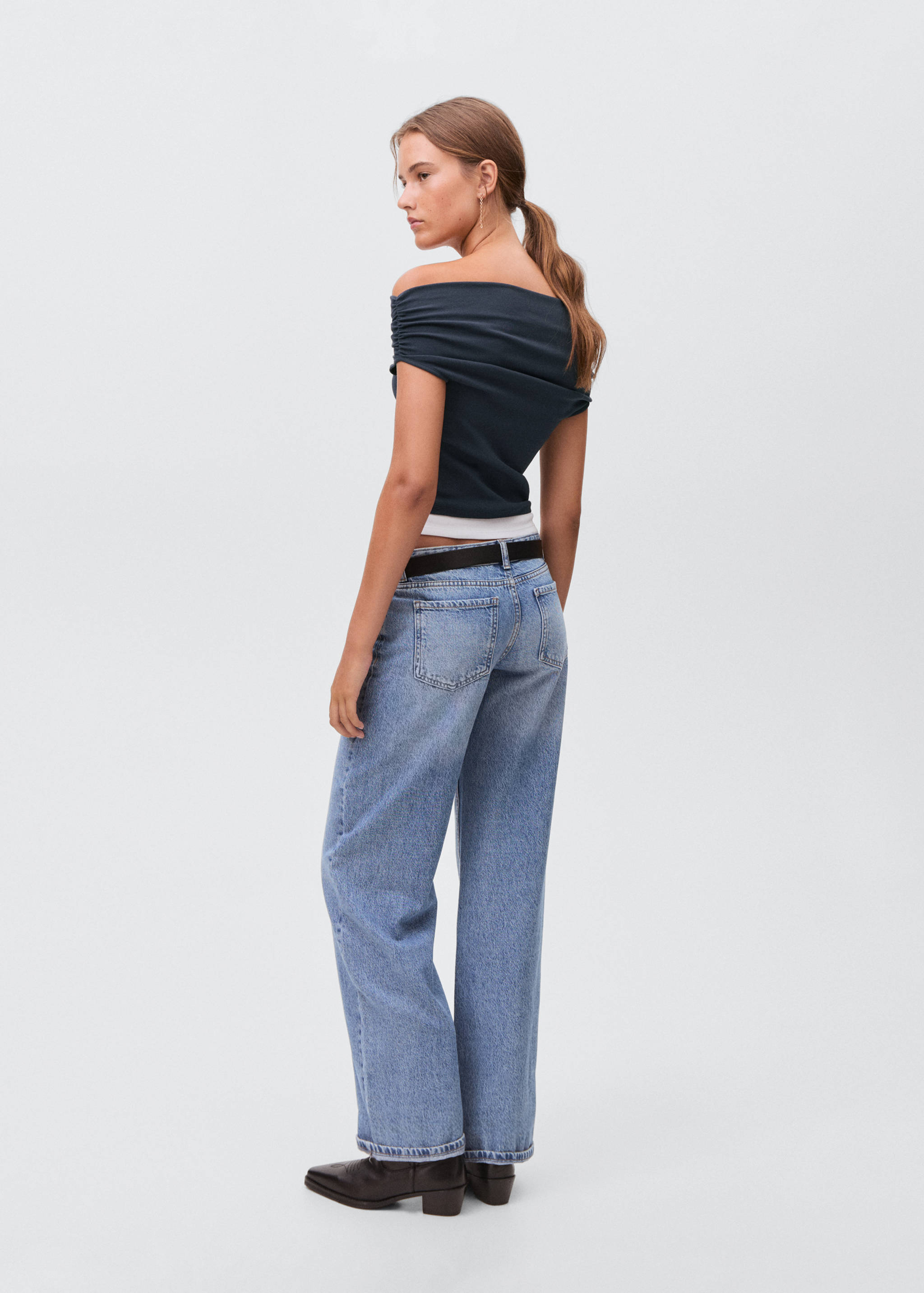 Off-shoulder top - Reverse of the article