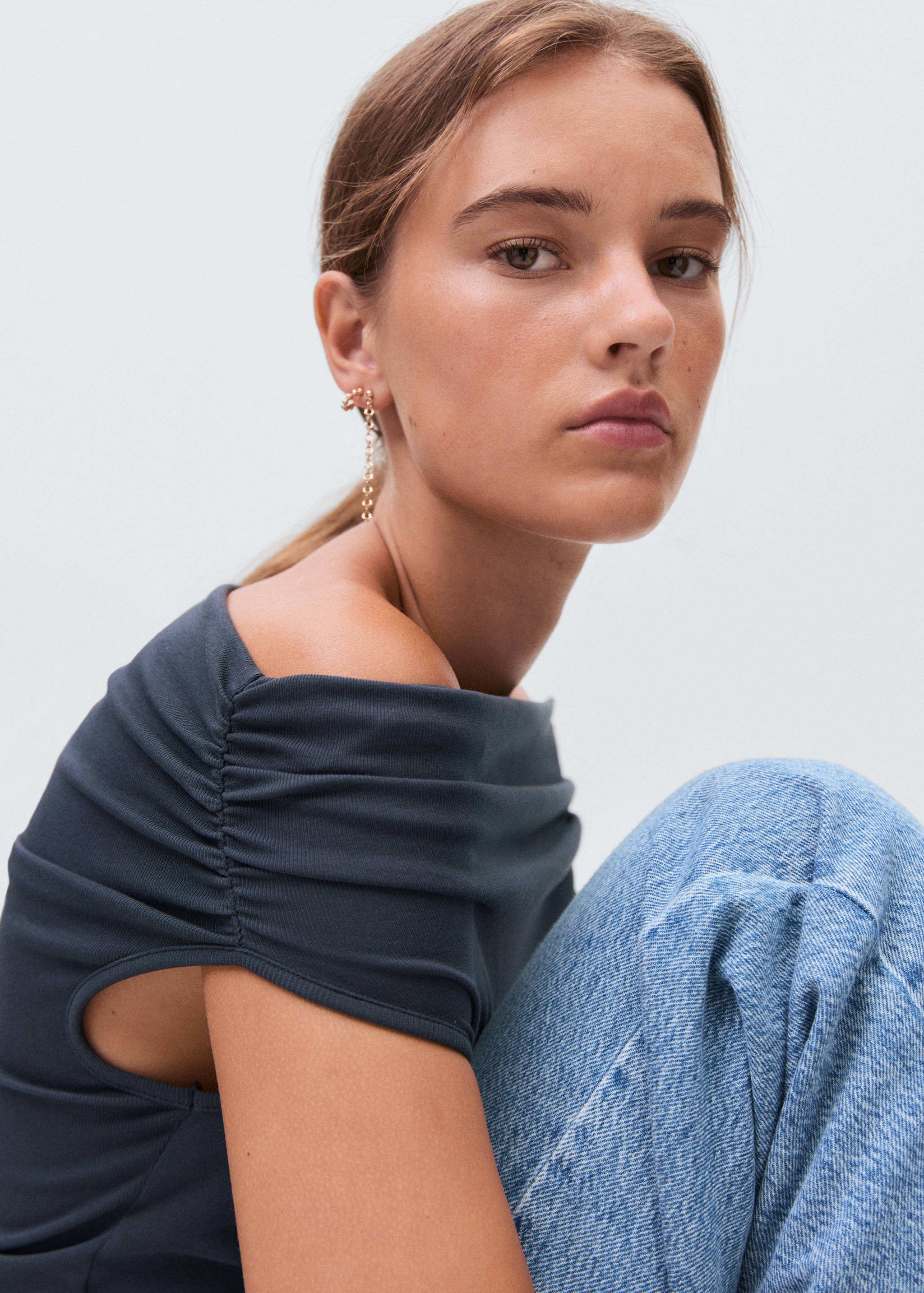 Off-shoulder top - Details of the article 1