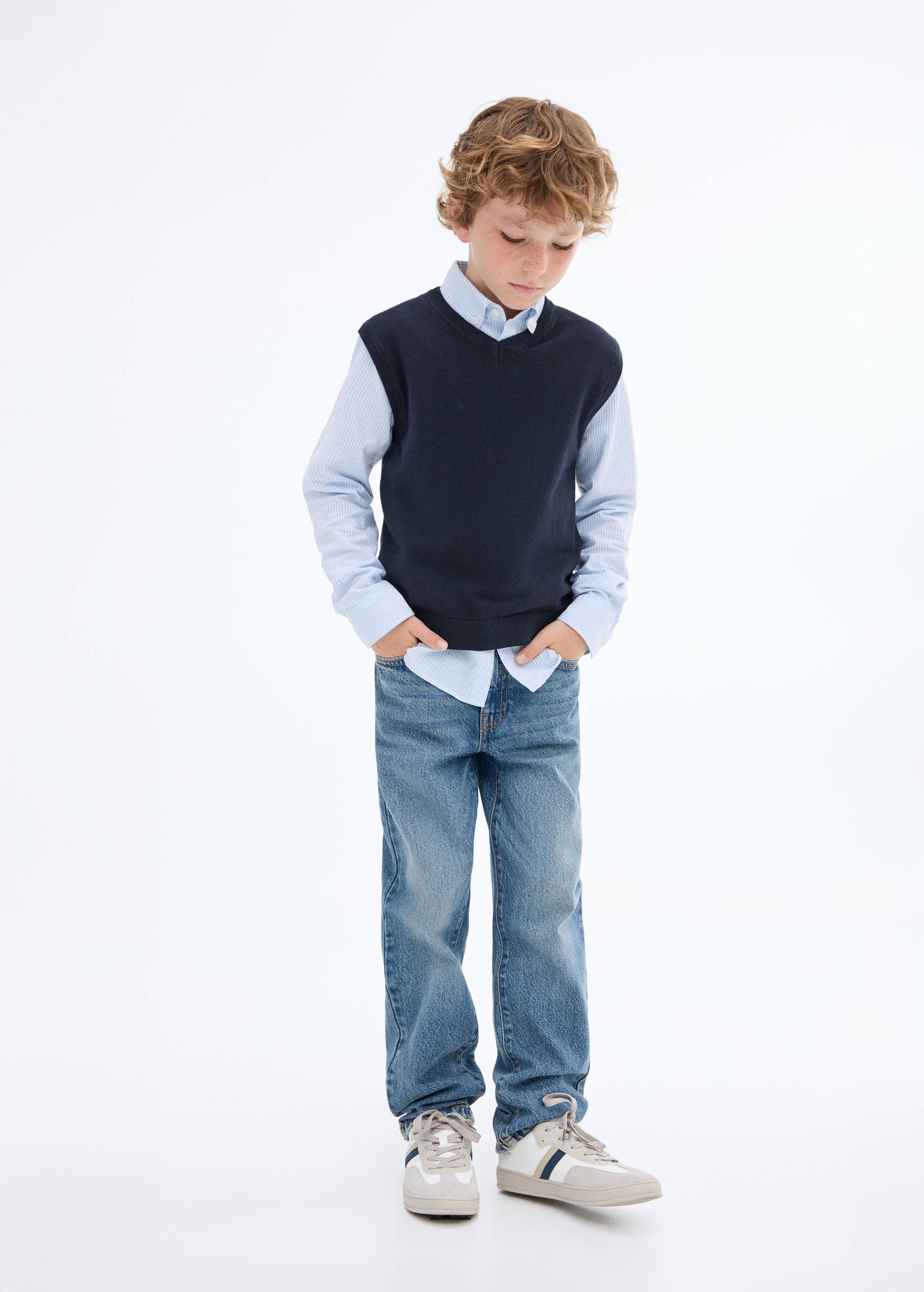 V-neck knitted waistcoat - General plane