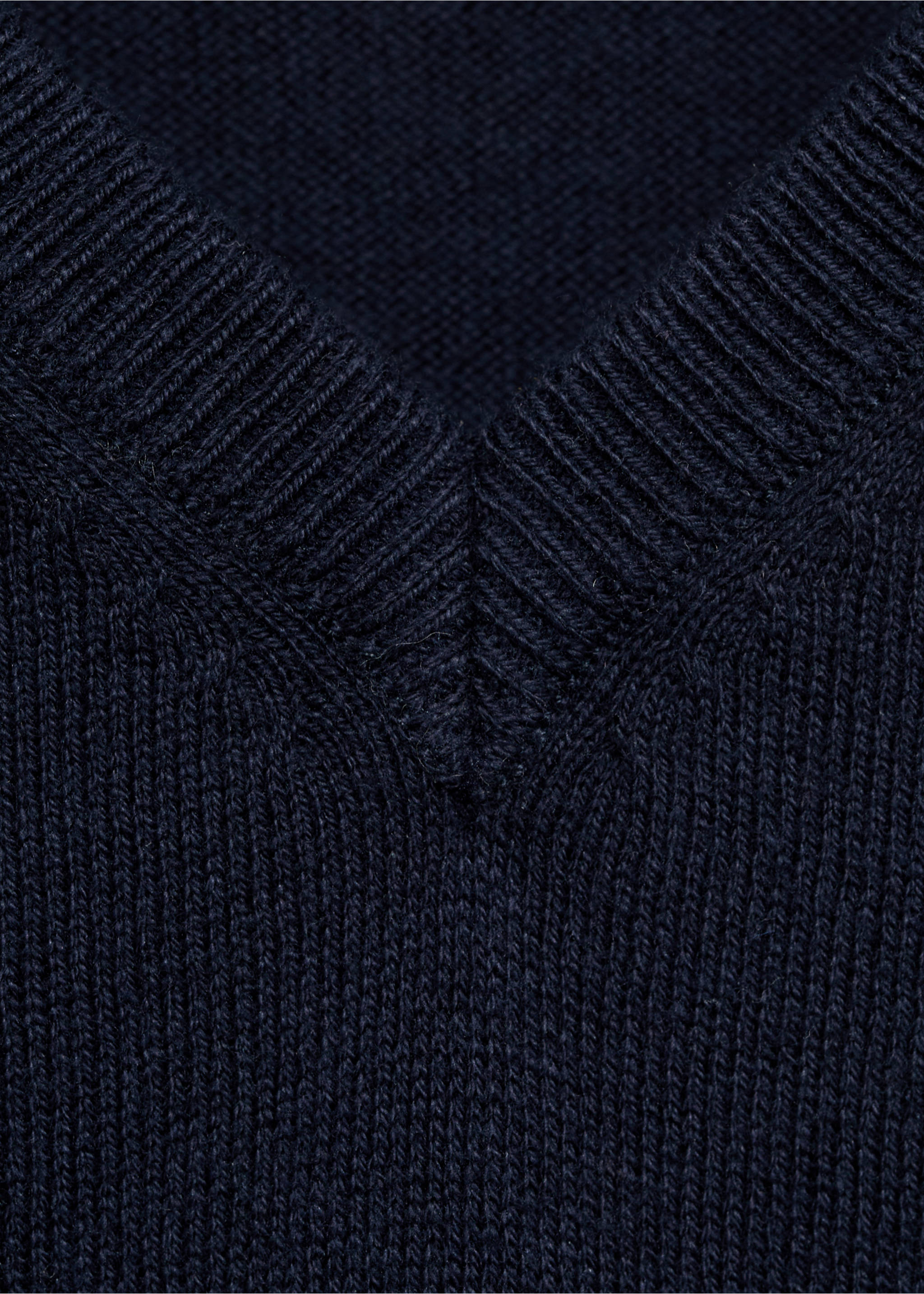 V-neck knitted waistcoat - Details of the article 8, Navy. Ref: 17093791-00.