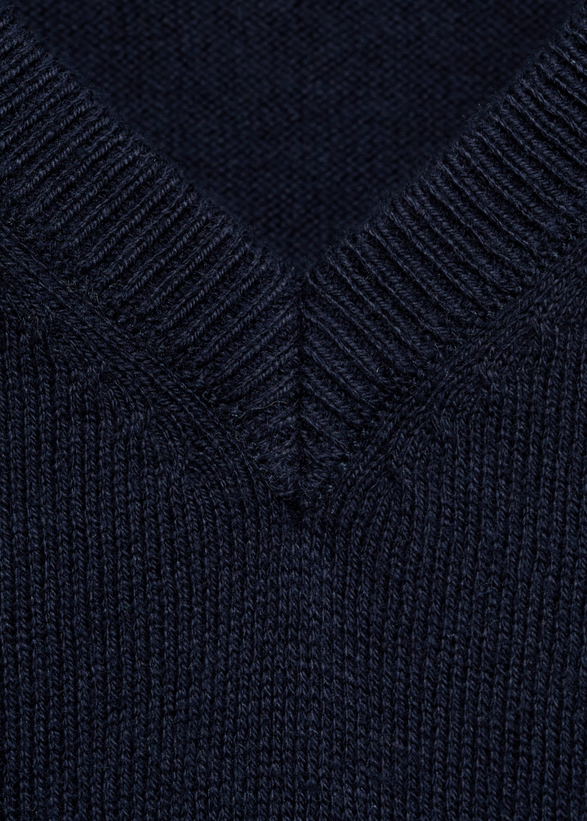 V-neck knitted waistcoat - Details of the article 8