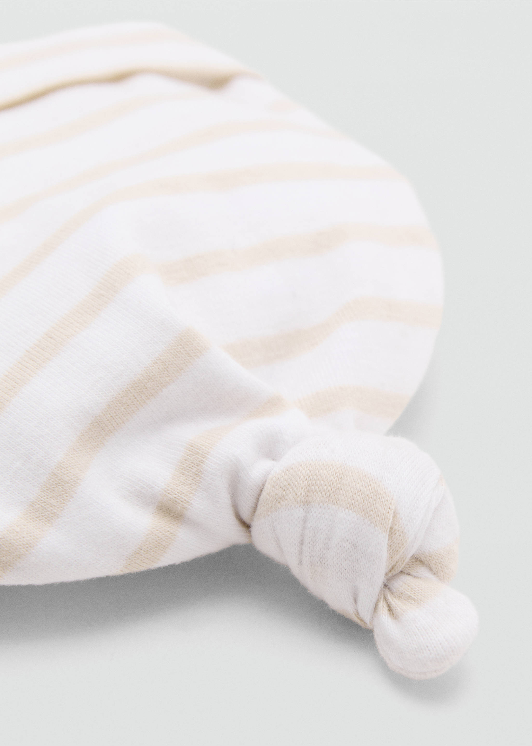 Šešir s detaljem čvora - Detalji artikla 1, Boja pijeska. Ref: 17093798-00.